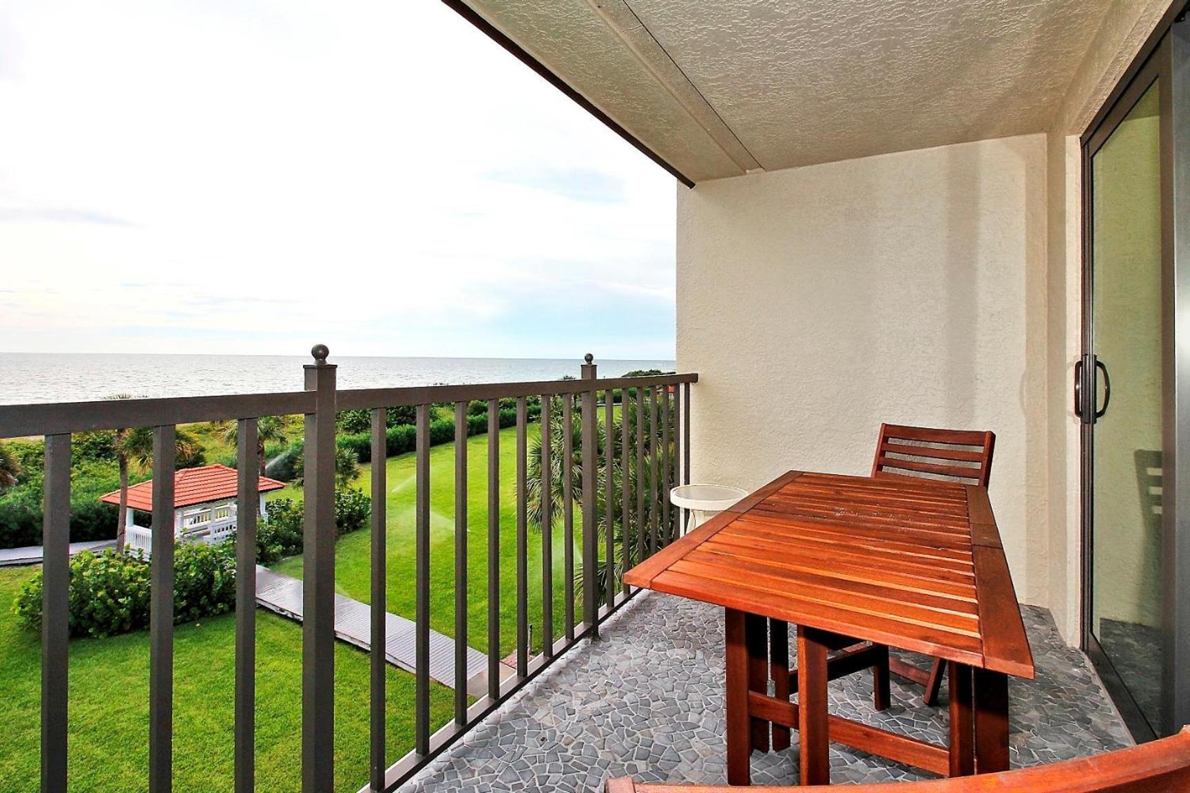 Land's End 7-405 Front - Premier Holiday home