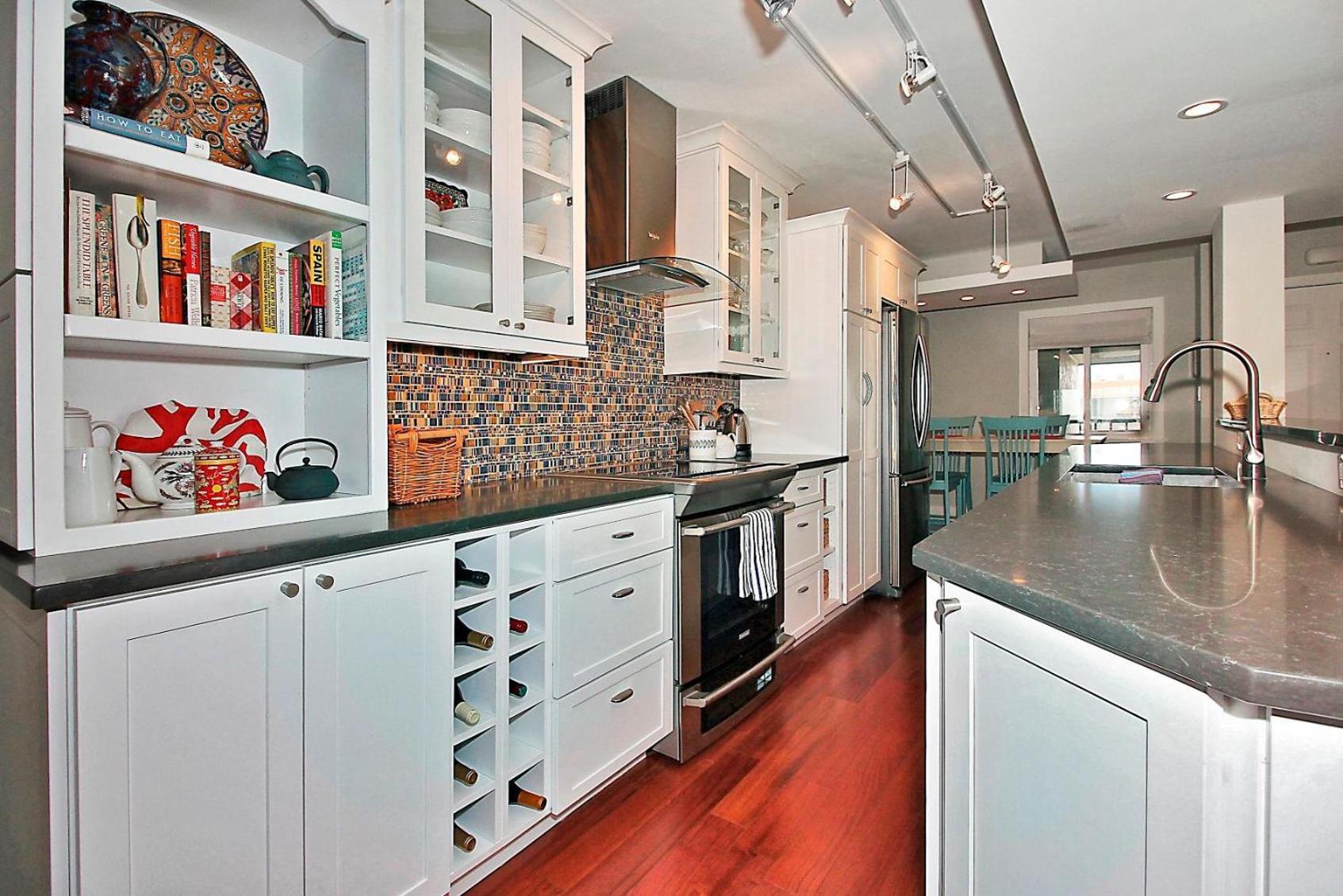 Land's End 7-405 Front - Premier St. Pete Beach