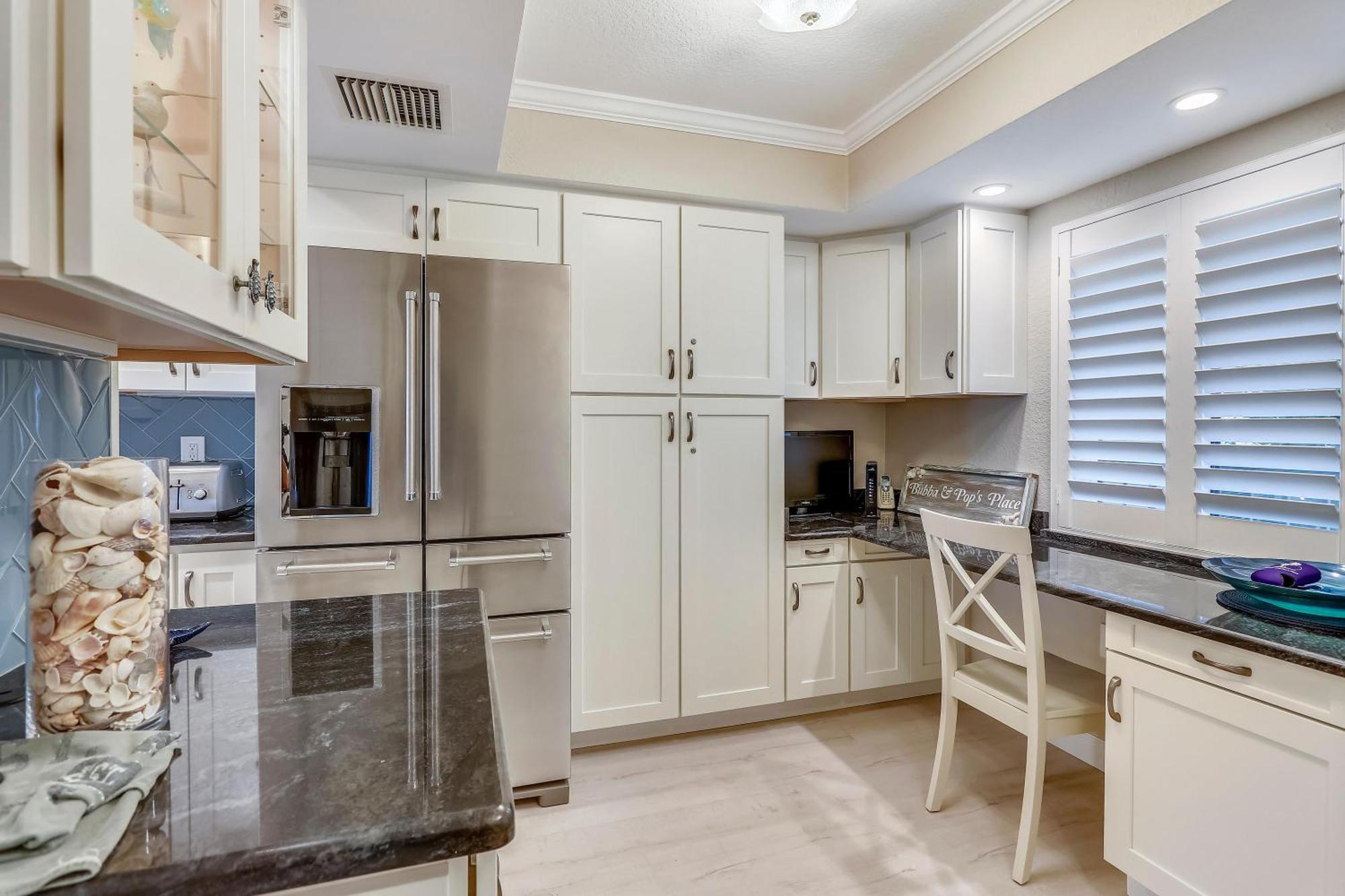 Land's End 6-302 Front - Premier Holiday home *