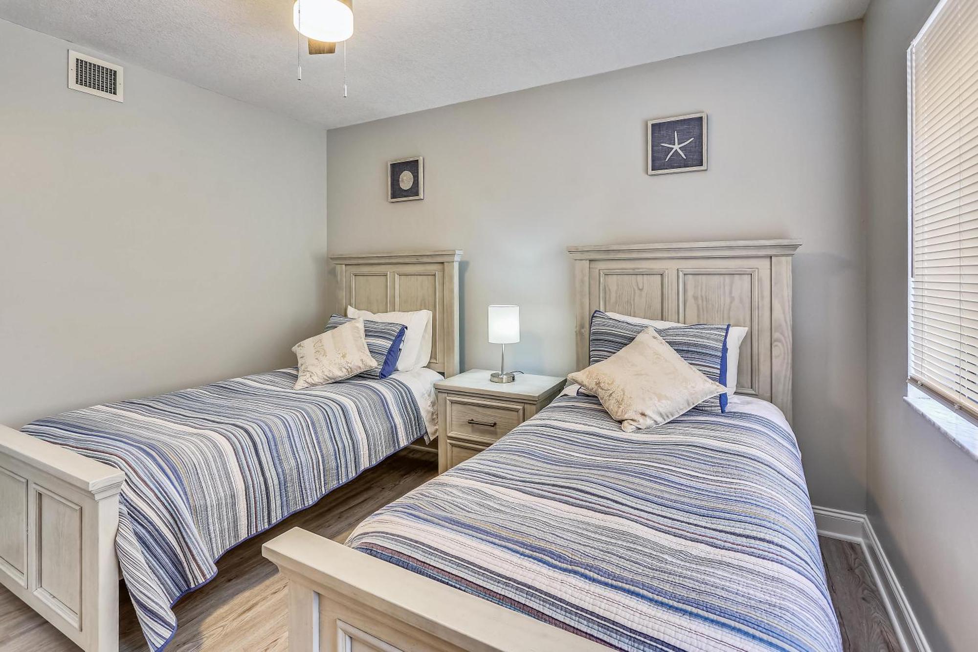Land's End 6-205 Front - Premier Holiday home