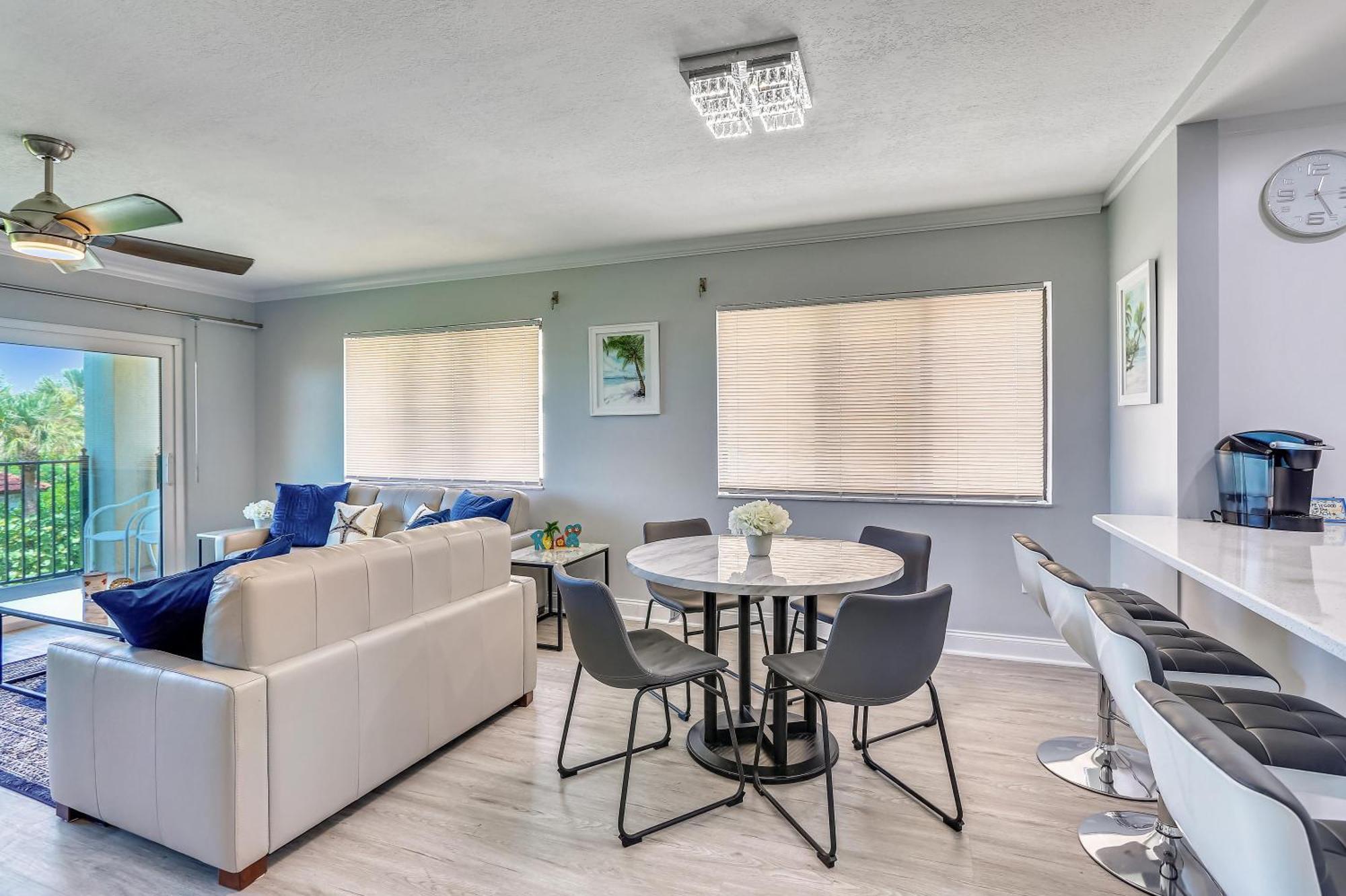 Land's End 6-205 Front - Premier Holiday home