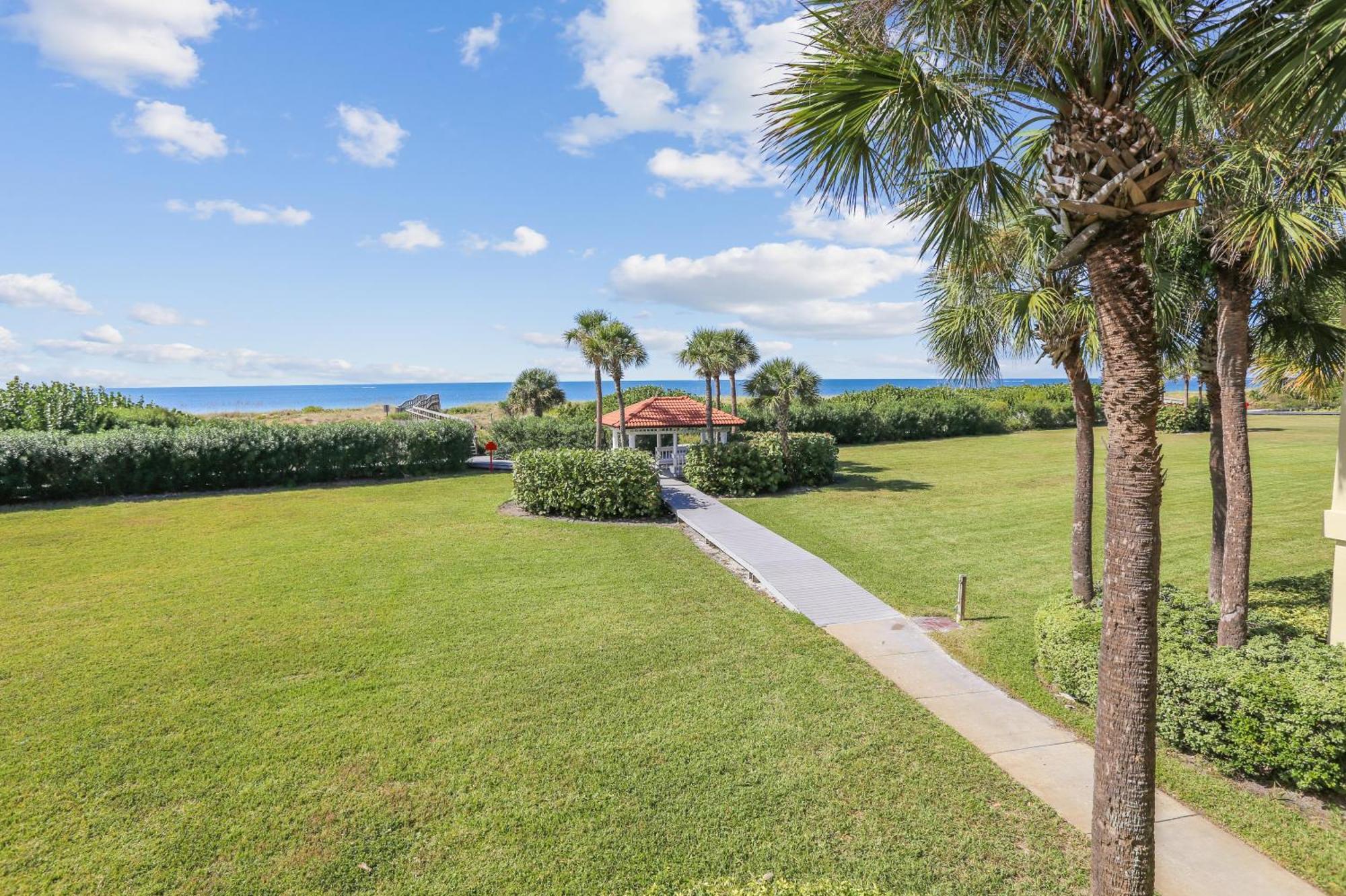 Land's End 7-206 Front - Premier Holiday home St. Pete Beach