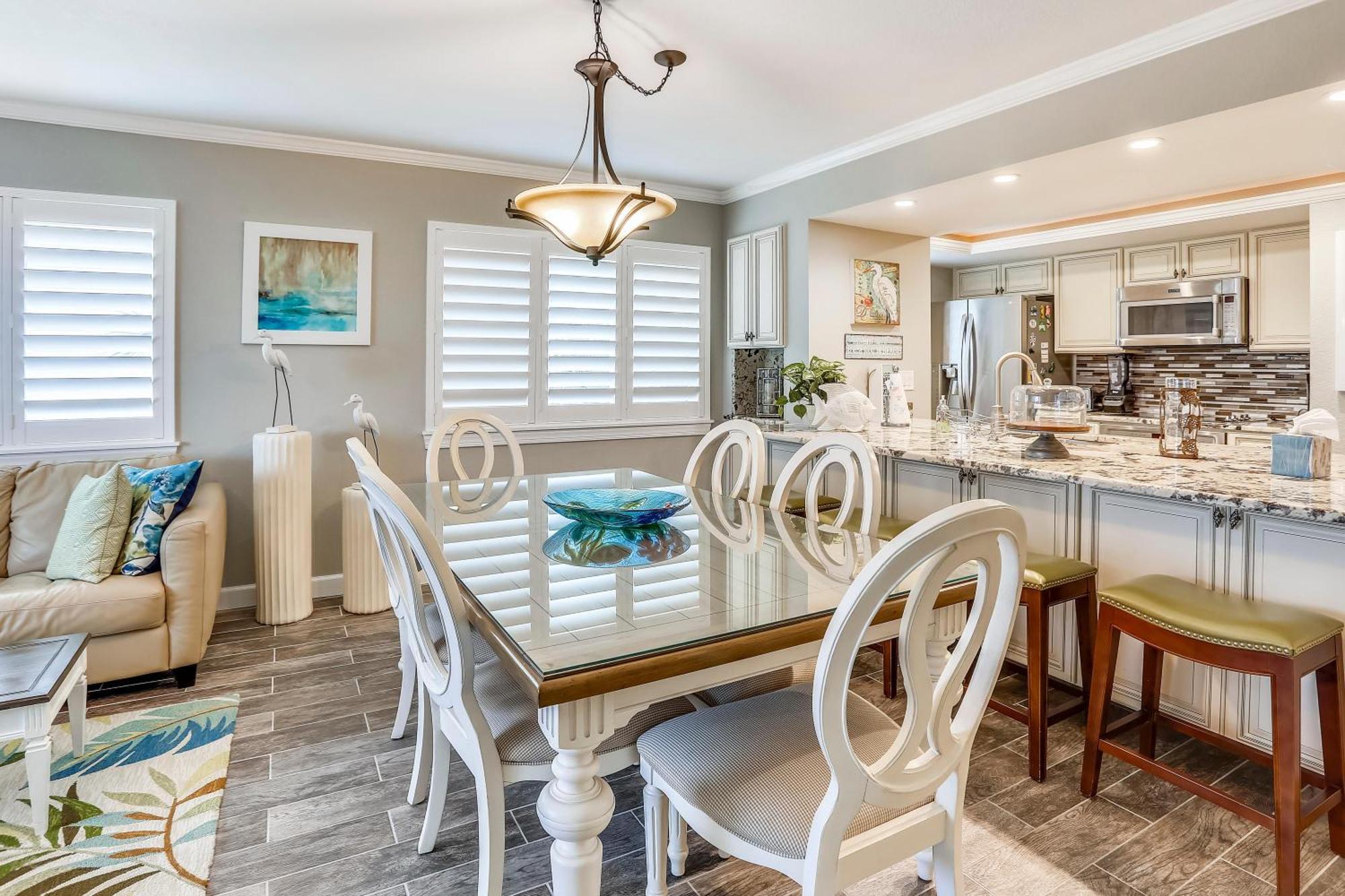 Land's End 7-306 Front - Premier St. Pete Beach