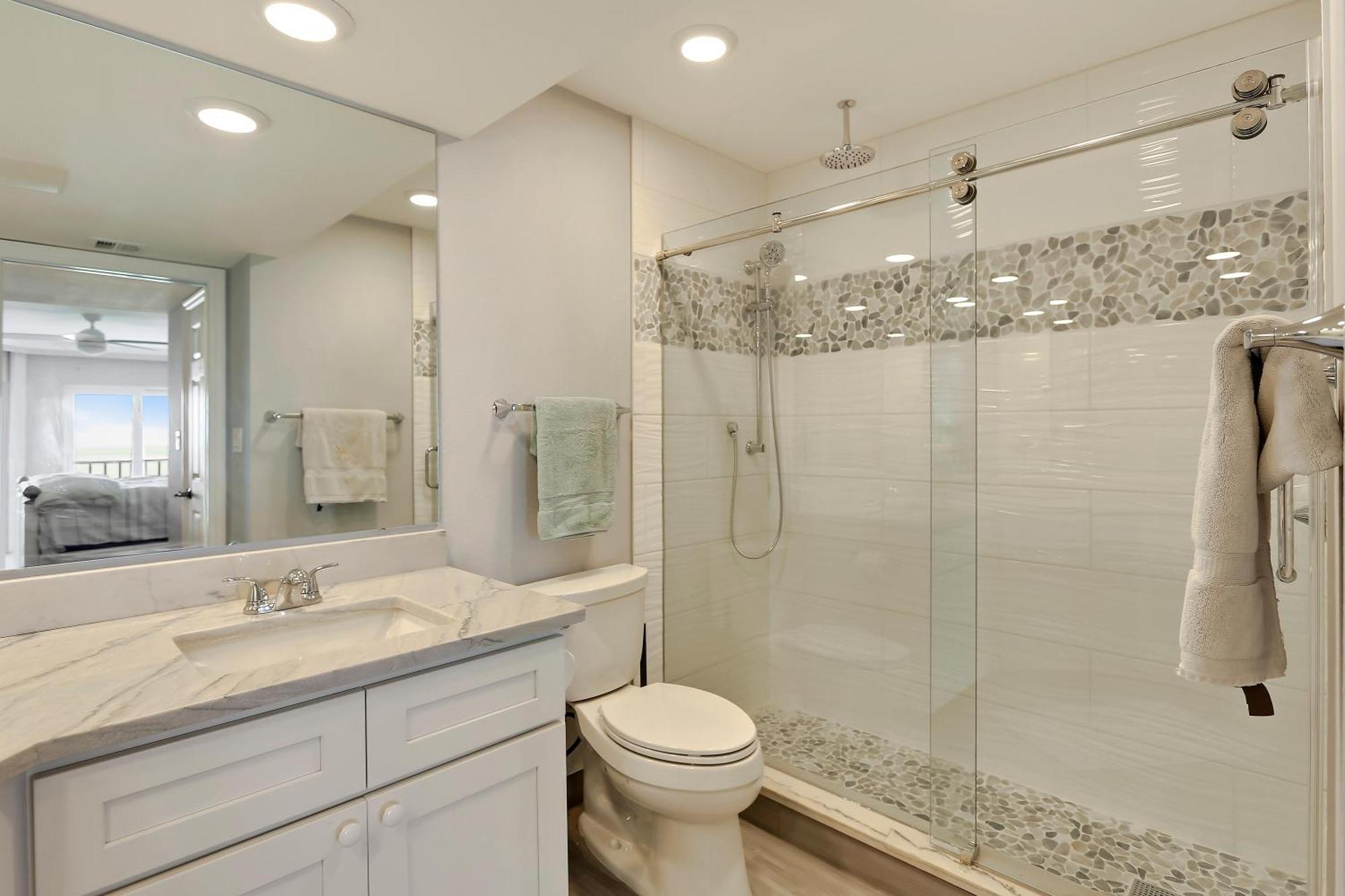 Land's End 10-403 Front - Premier St. Pete Beach