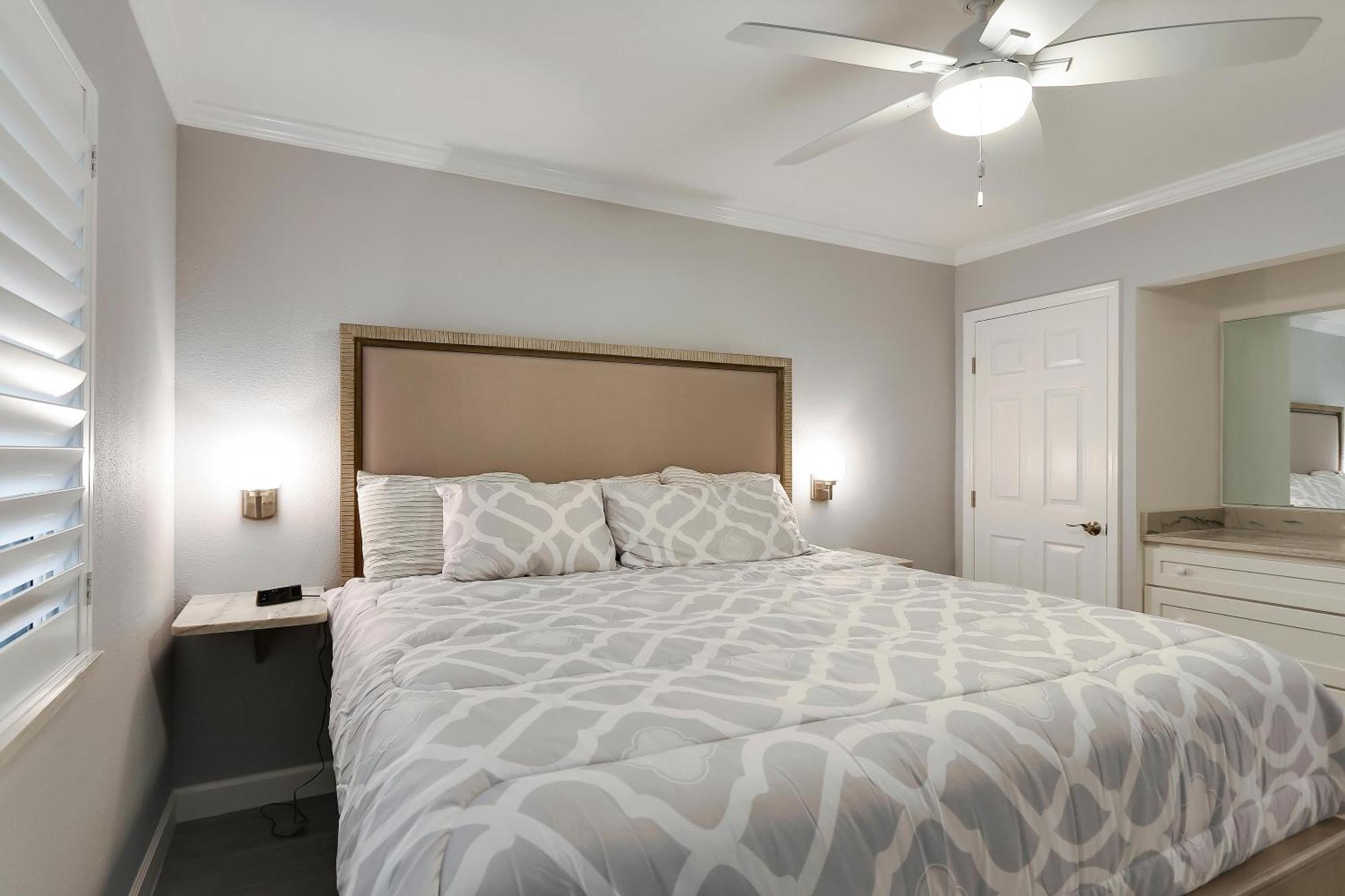 Land's End 10-403 Front - Premier Holiday home *