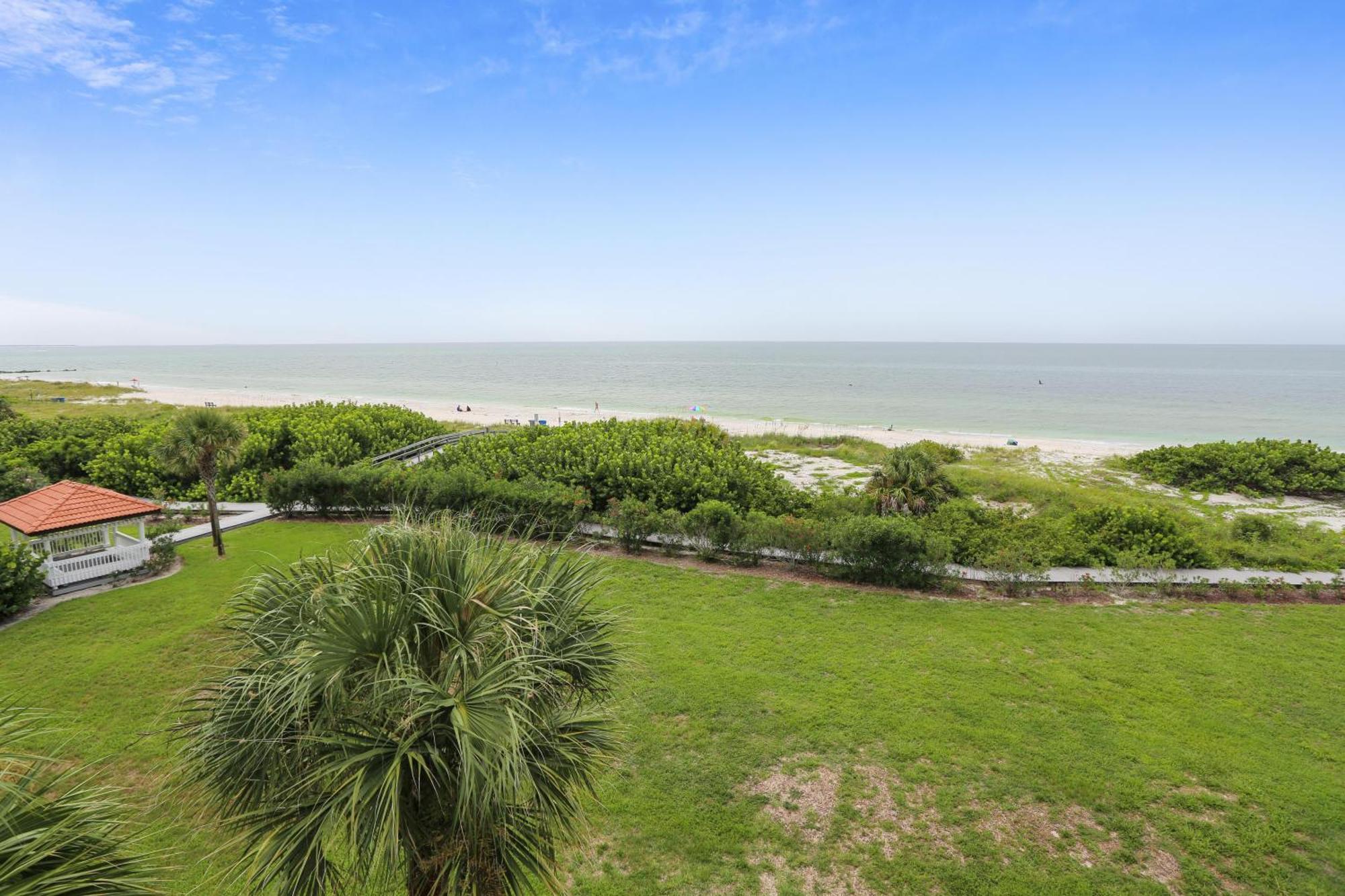 Land's End 11-405 Front - Premier St. Pete Beach