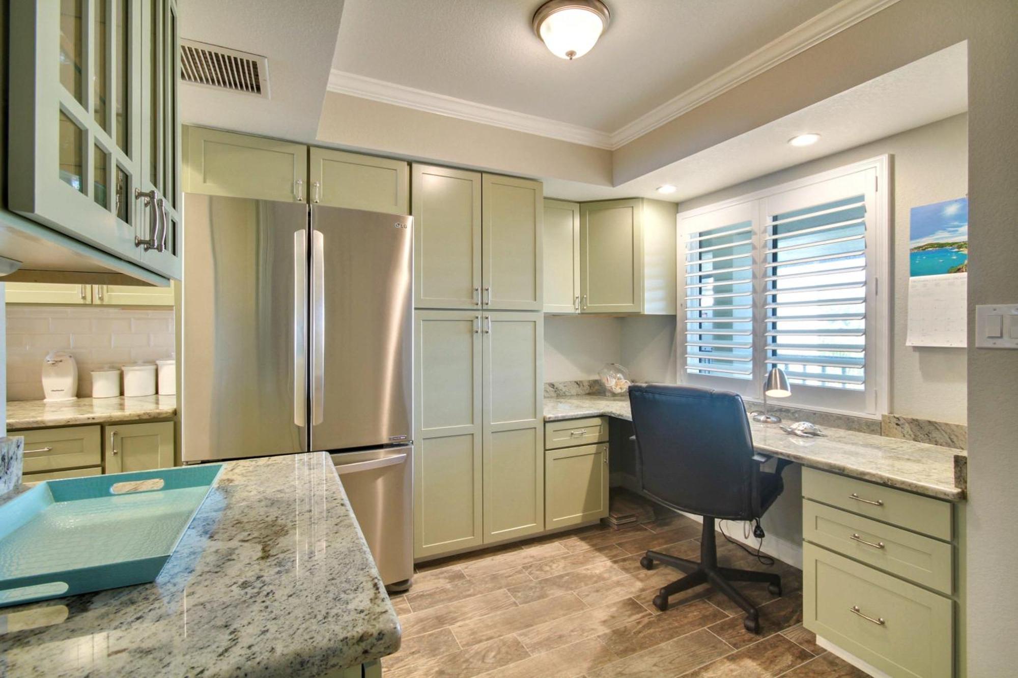 Land's End 10-402 Front - Premier Holiday home *