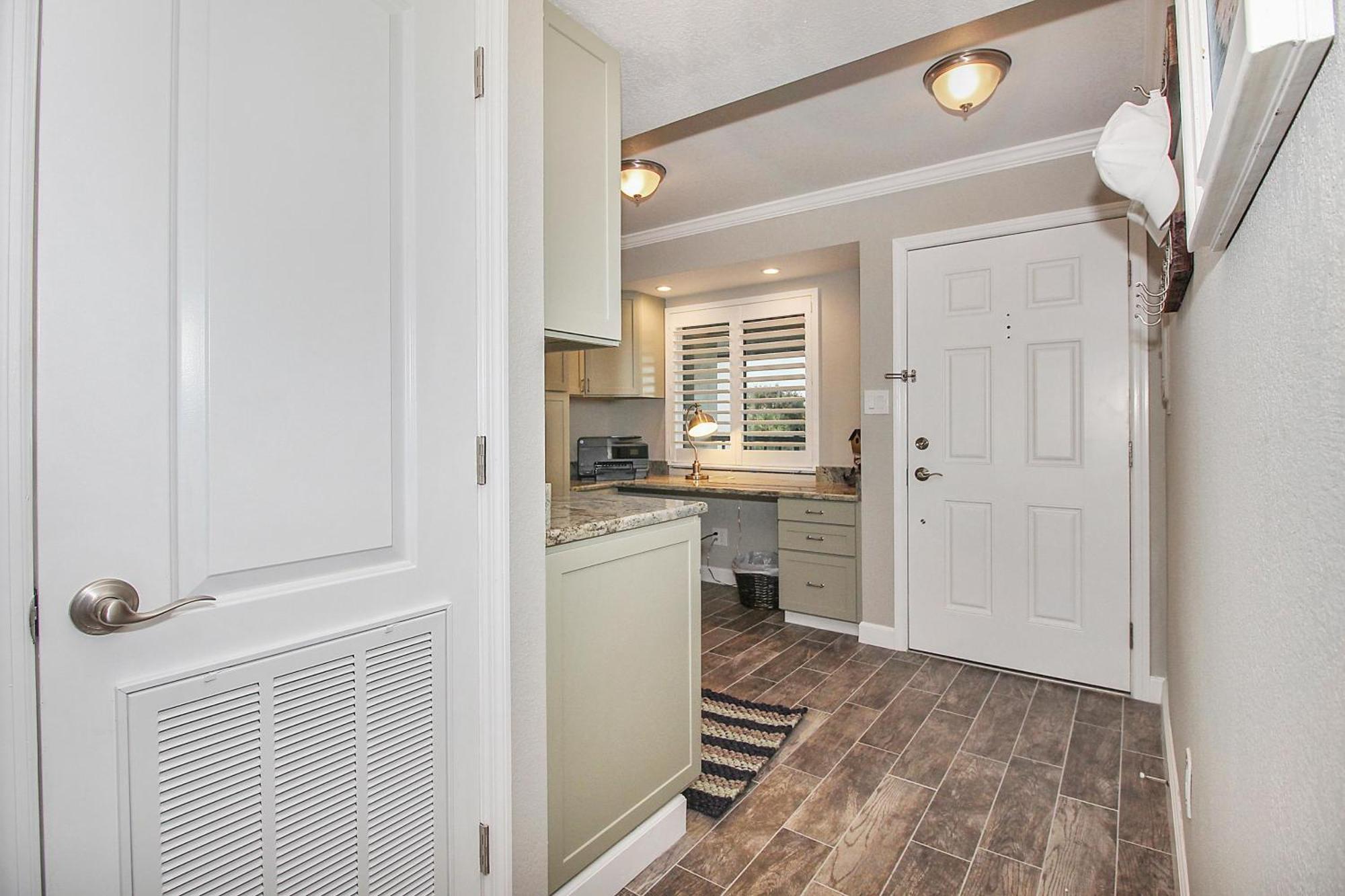 Land's End 10-402 Front - Premier Holiday home
