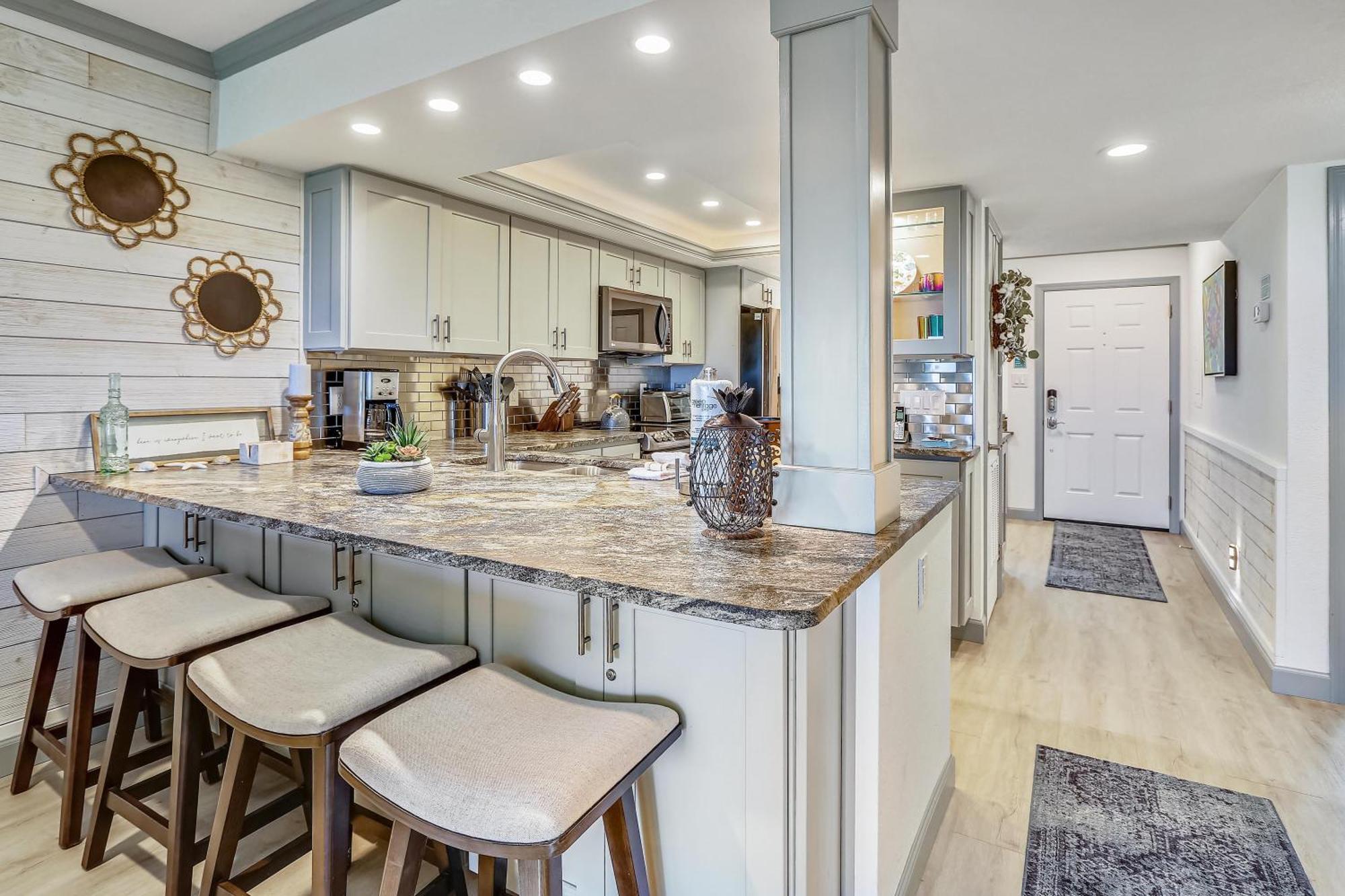 Land's End 10-202 Front - Premier St. Pete Beach