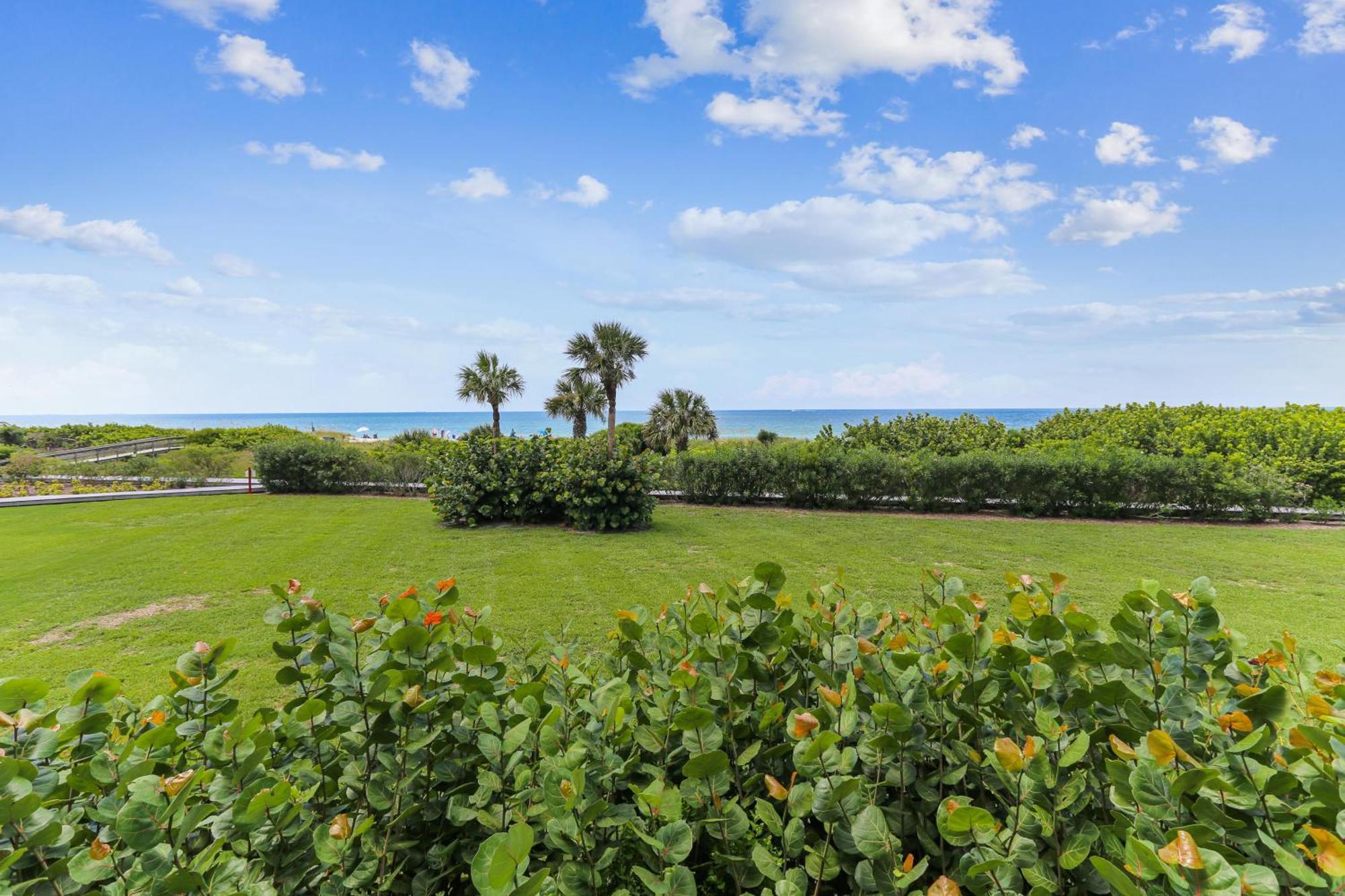 Land's End 10-202 Front - Premier Holiday home St. Pete Beach