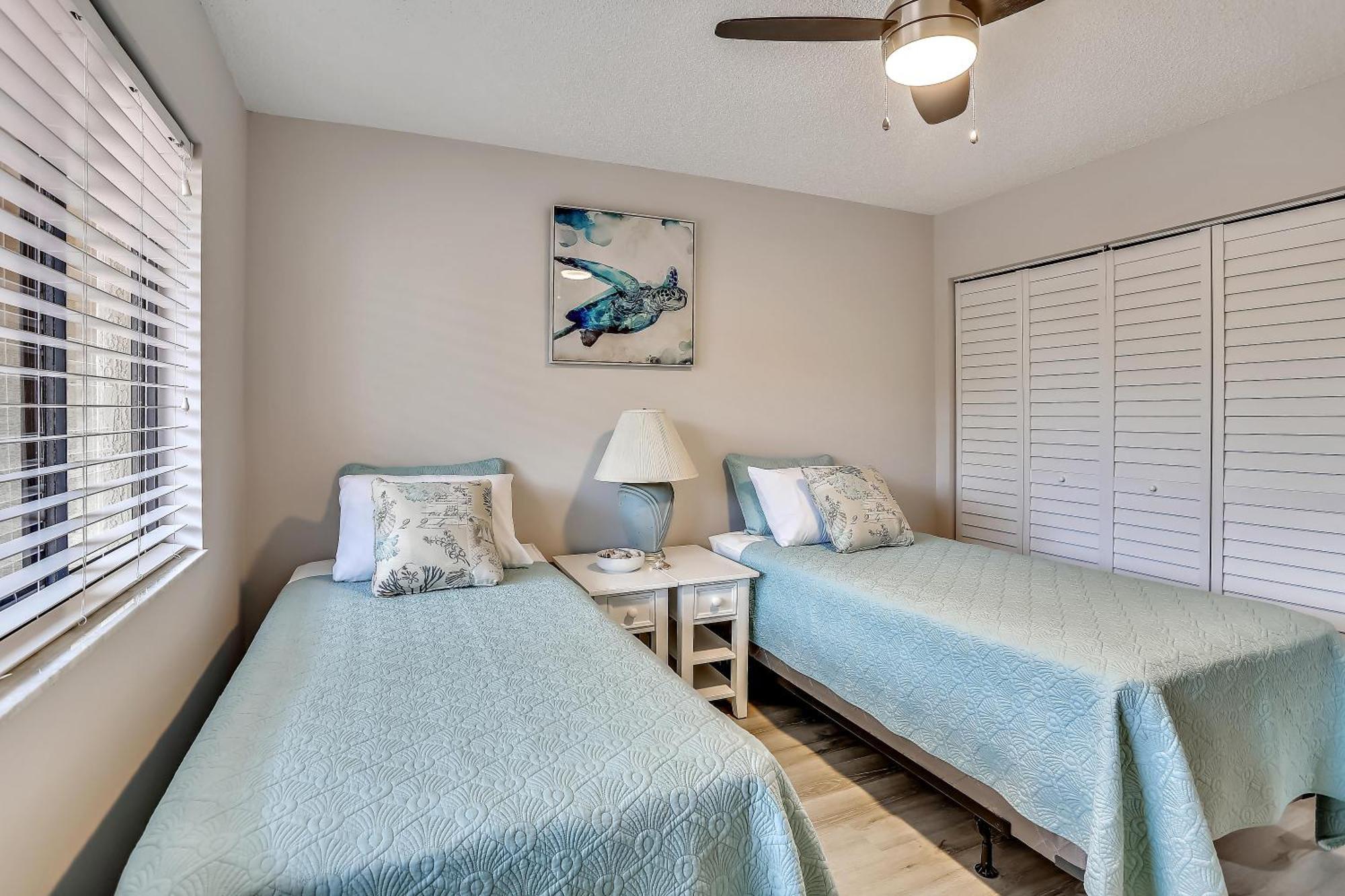 Land's End 4-202 Bay Front - Premier *