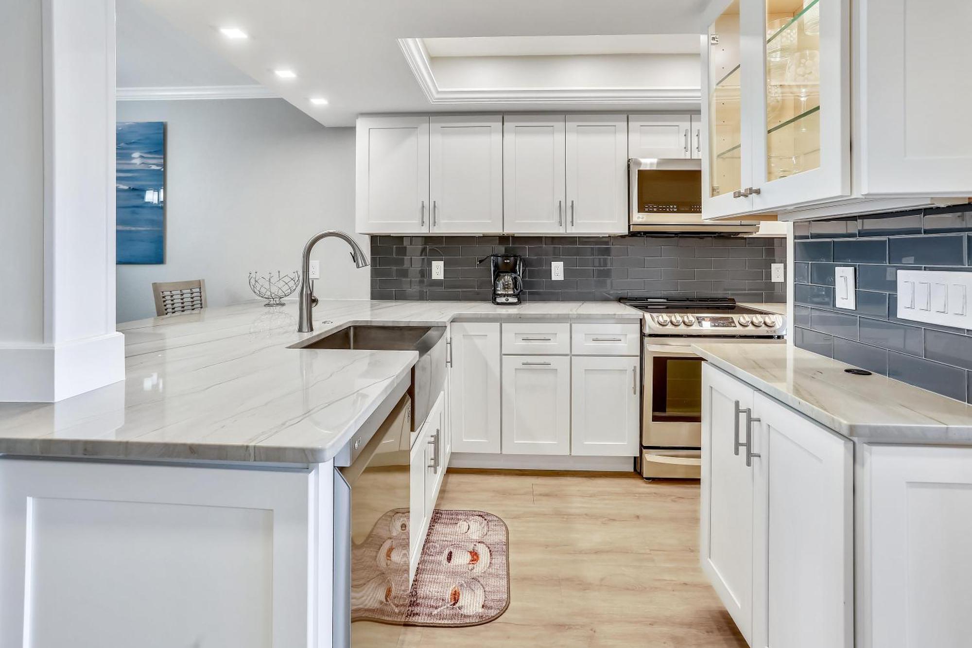 Land's End 3-303 Bay Front - Premier Holiday home