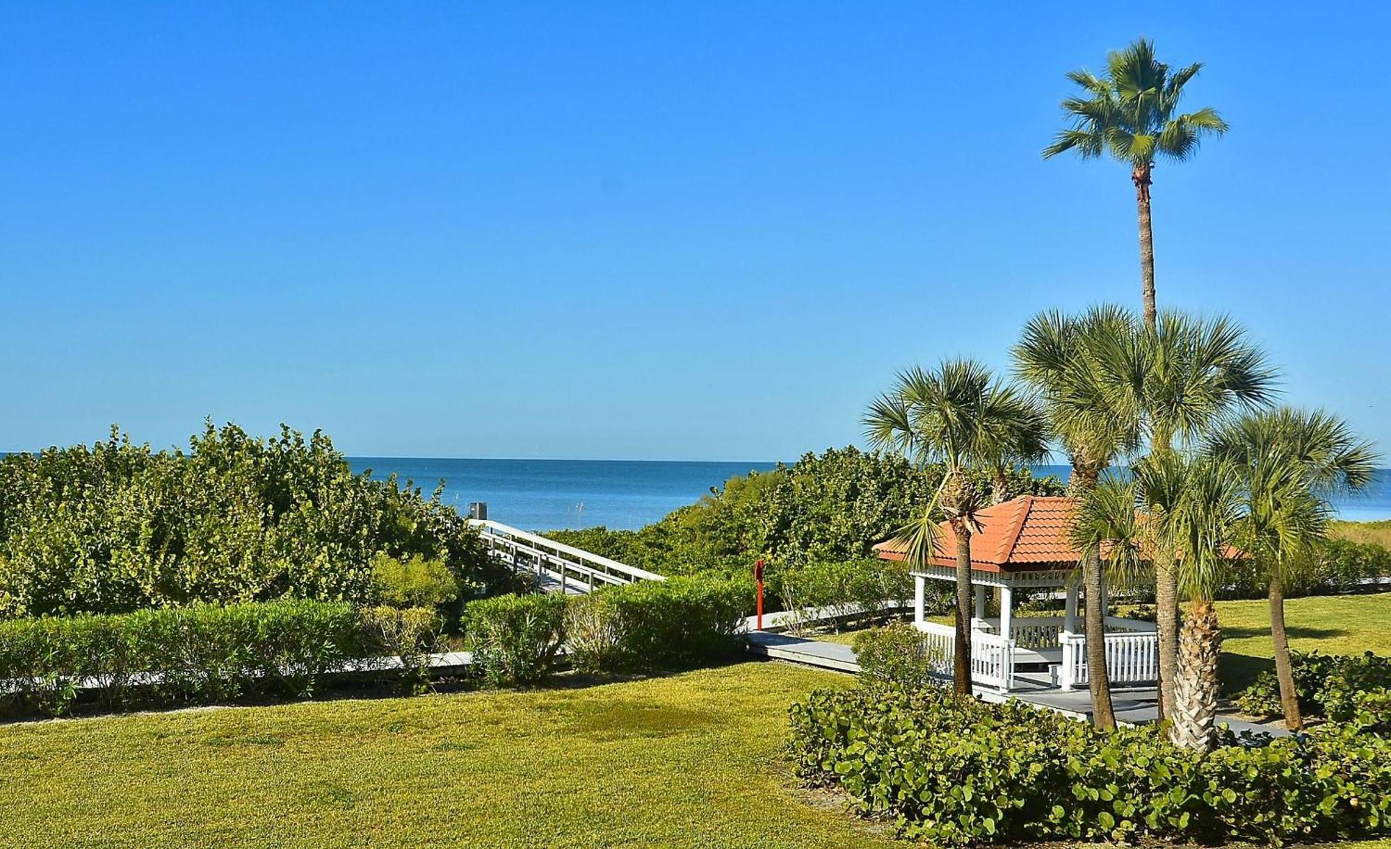 Land's End 10-203 Front - Premier St. Pete Beach