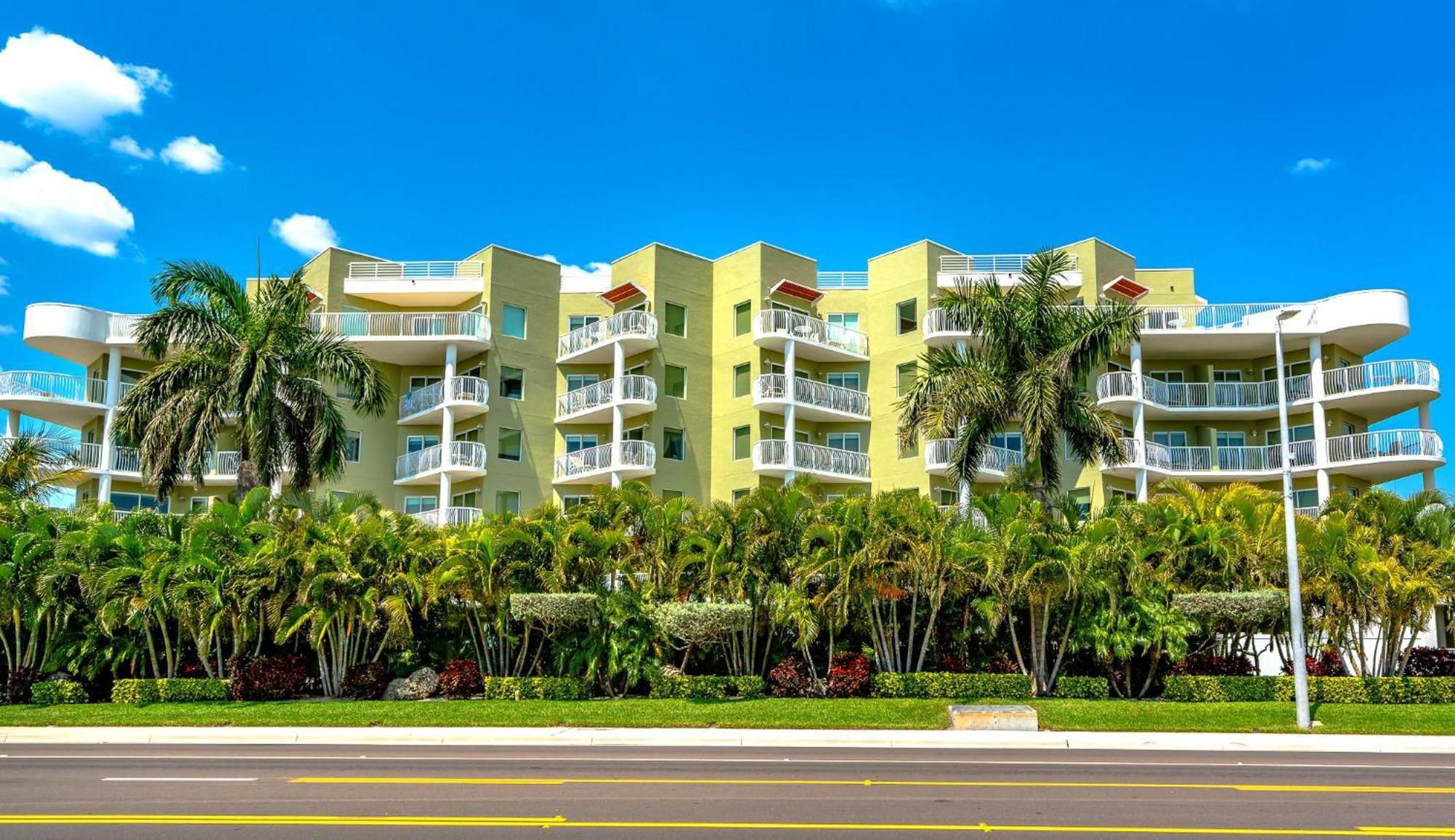 Crystal Palms 201