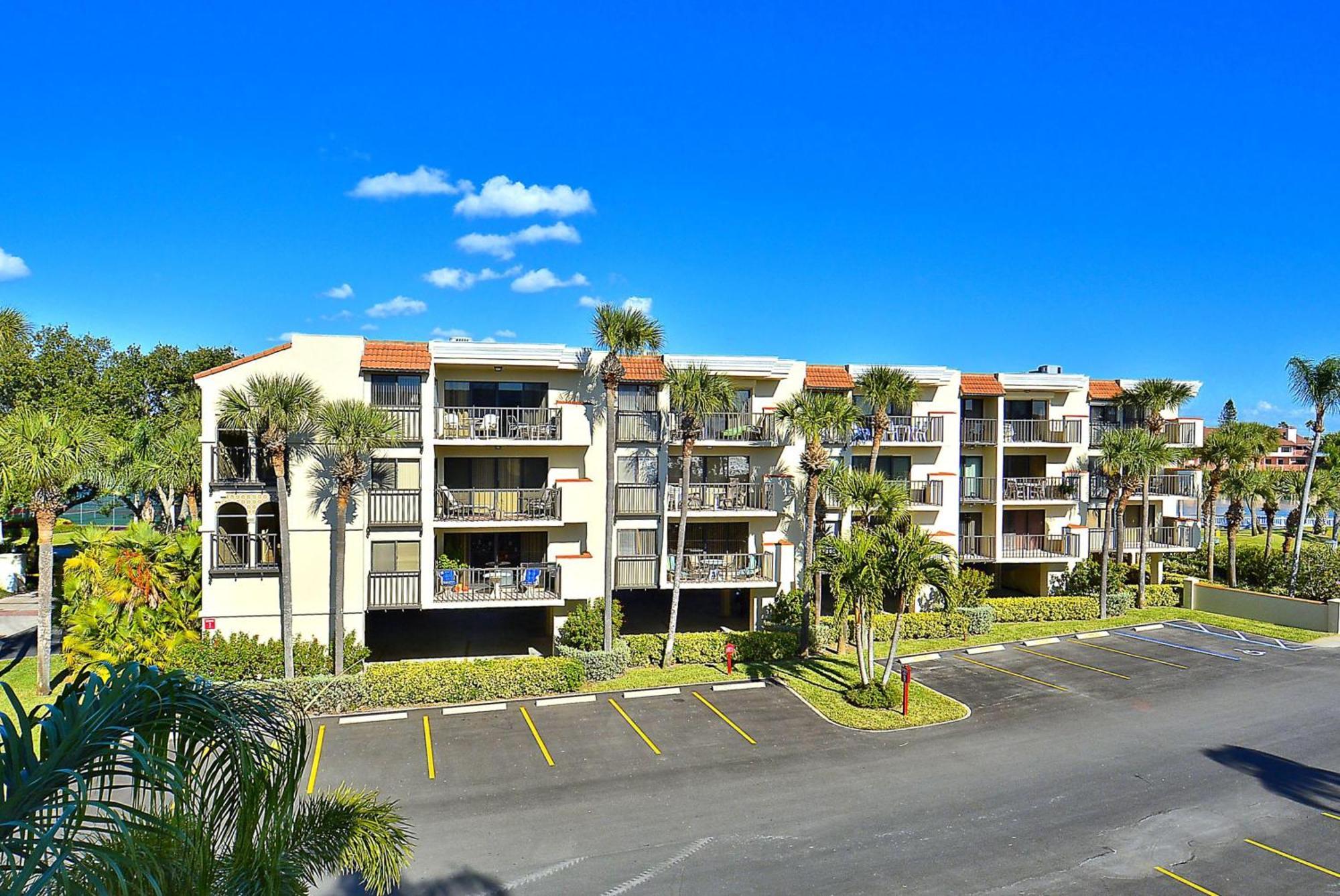 Land's End 1-208 Bay Front - Premier