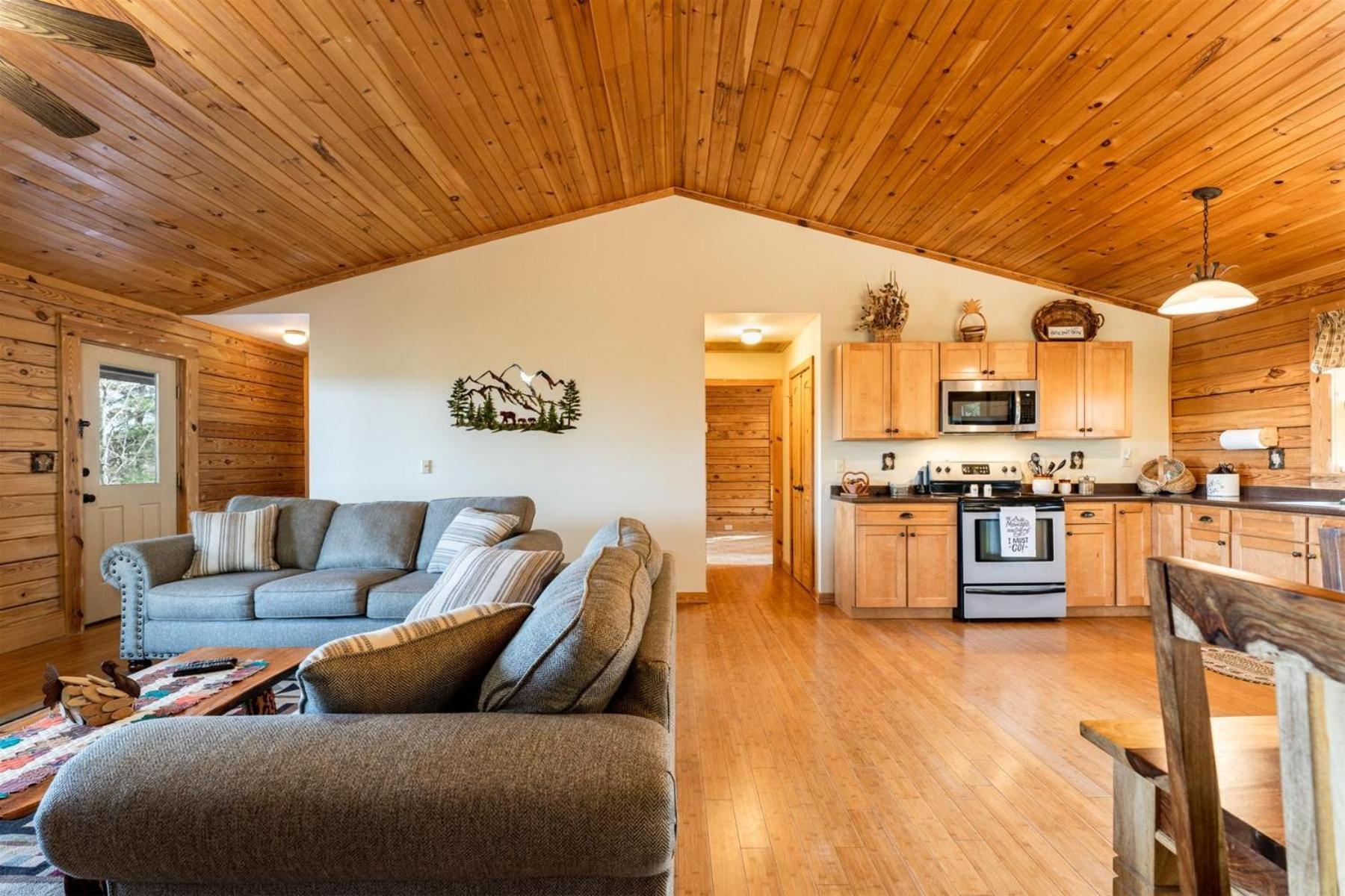 Bearadise Log Cabin *