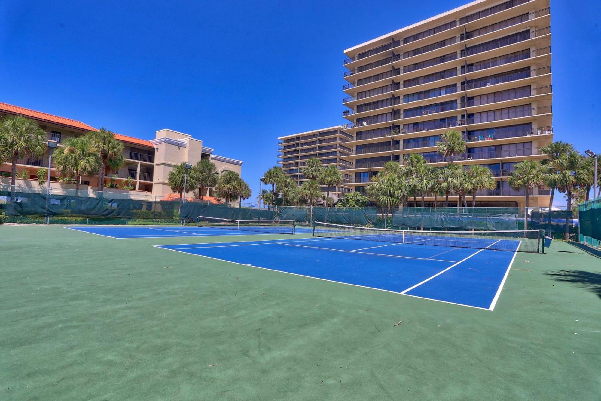 Land's End 11-406 Front - Premier St. Pete Beach