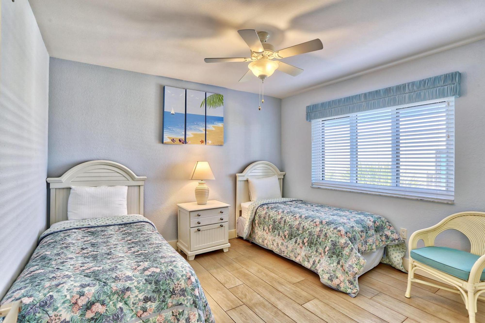 Land's End 7-406 Front - Premier Holiday home *