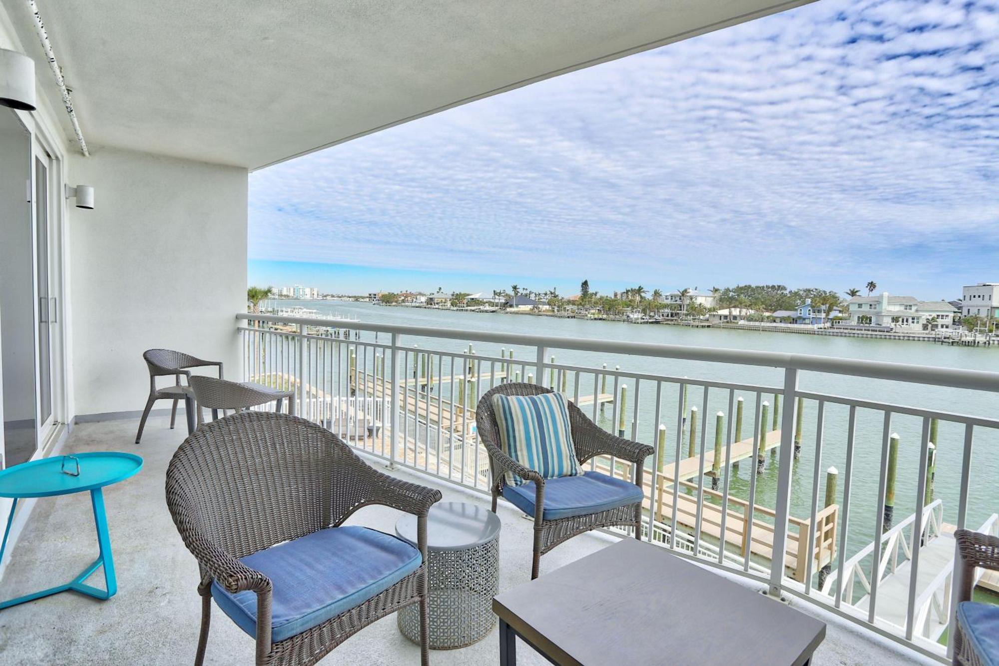 Oceana 204 East * St. Pete Beach
