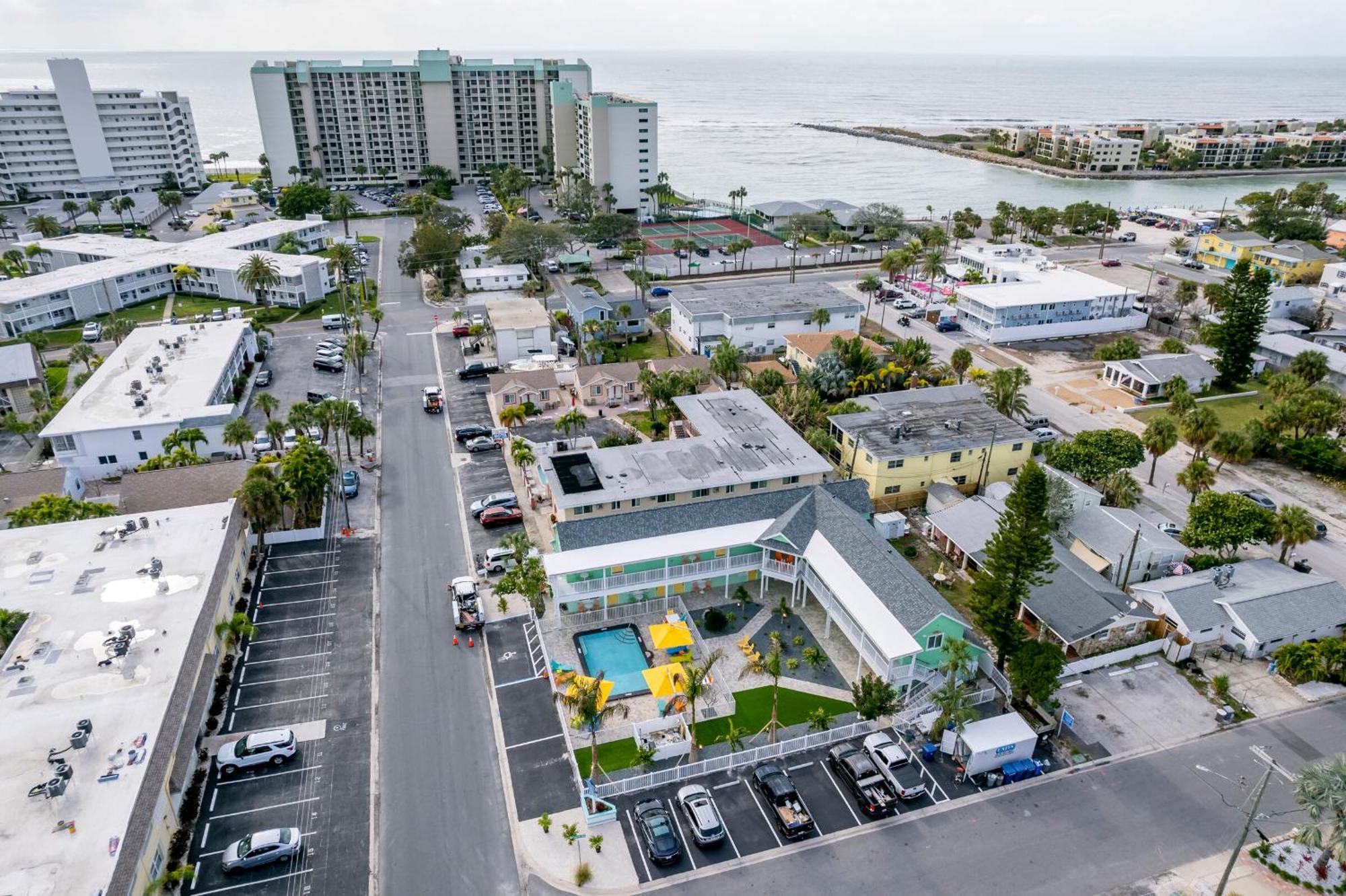 The Lofts At St Pete Motel *