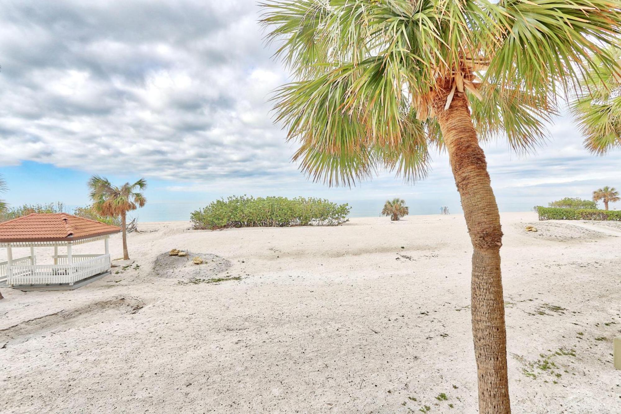 Land's End 11-202 Front Holiday home St. Pete Beach