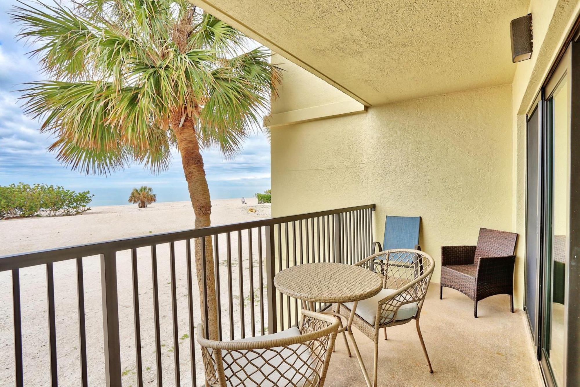 Land's End 11-202 Front * St. Pete Beach