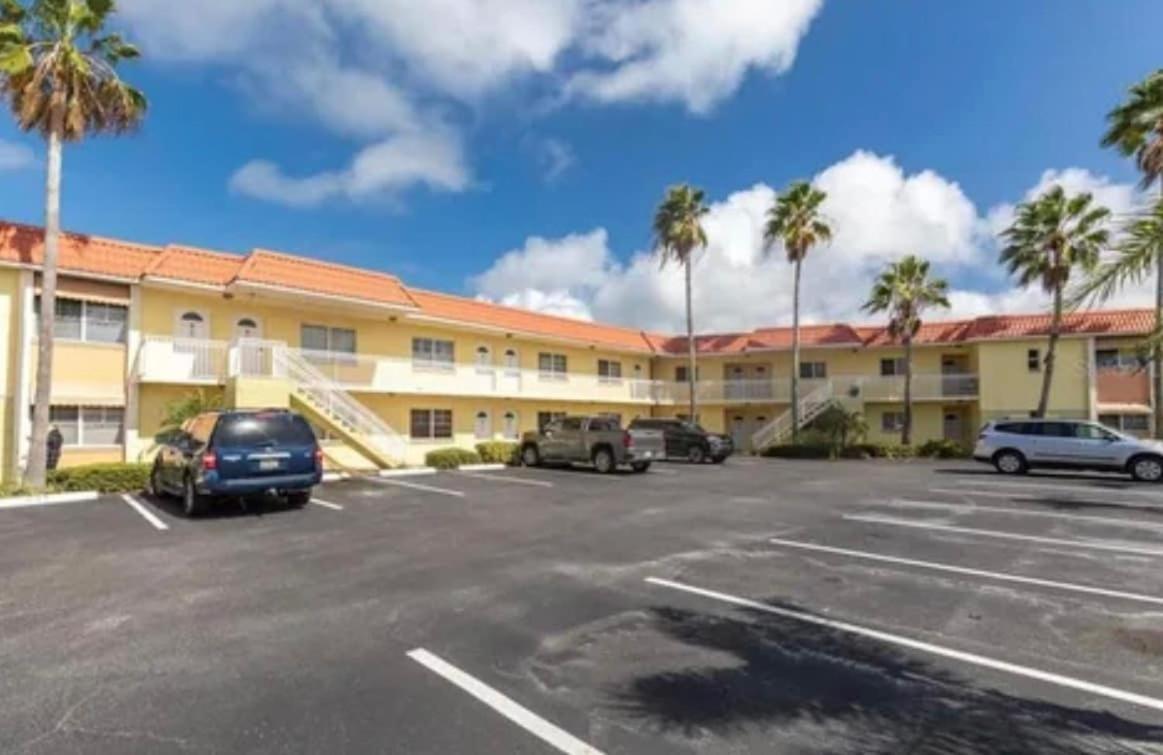 Apartment Private Just Steps To Beach! 4 *