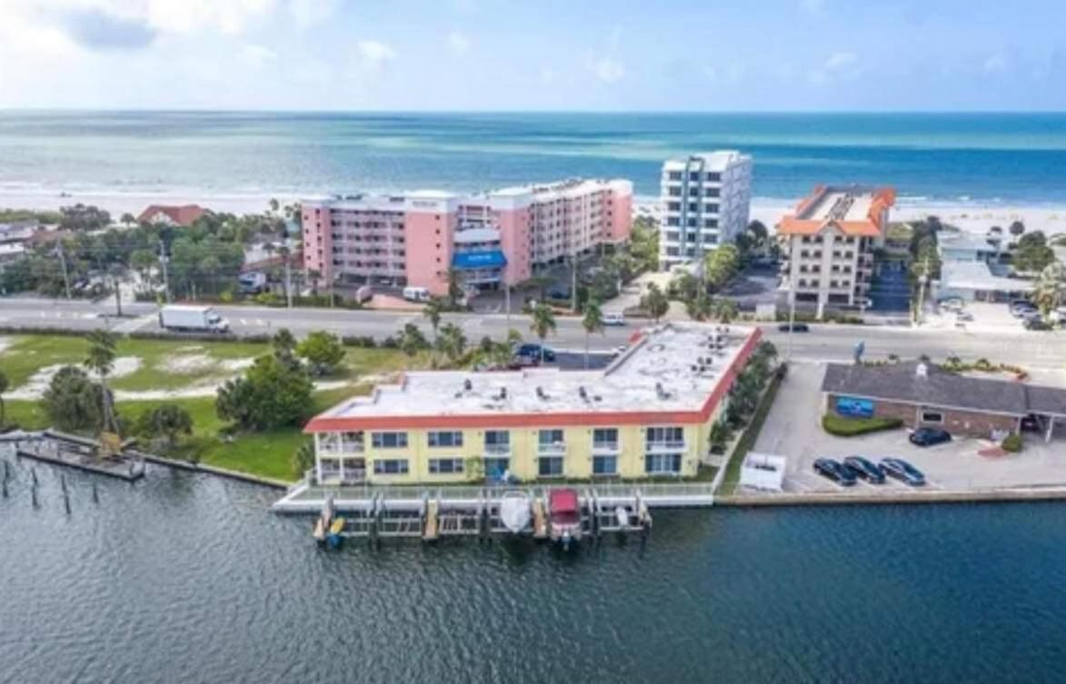 Apartment Private Just Steps To Beach! 4 *
