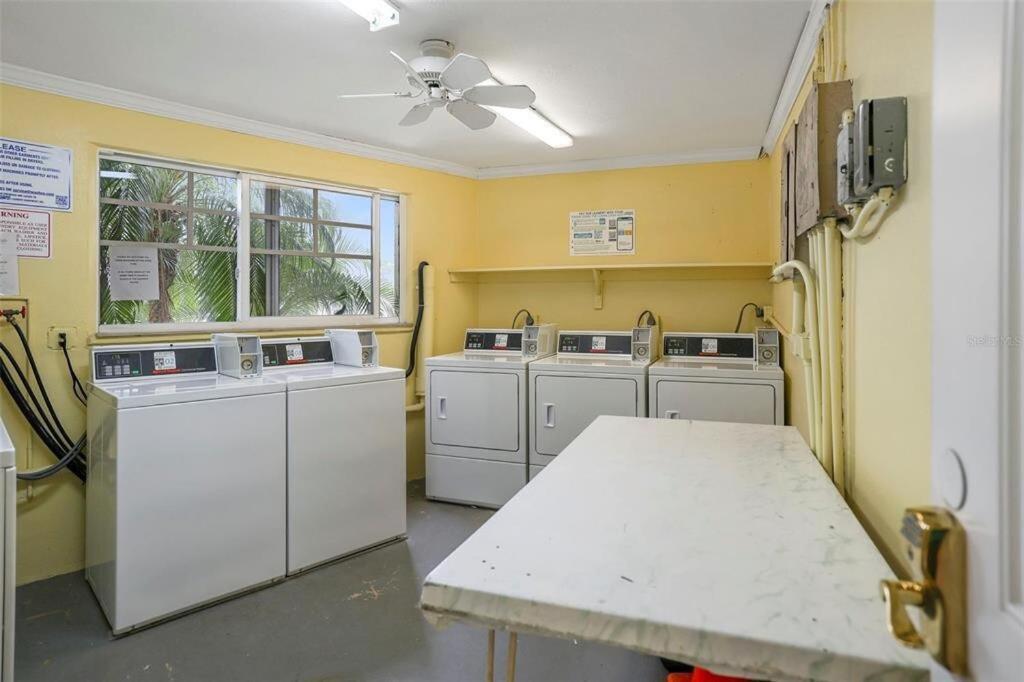 Private Just Steps To Beach! 4 Apartment St. Pete Beach