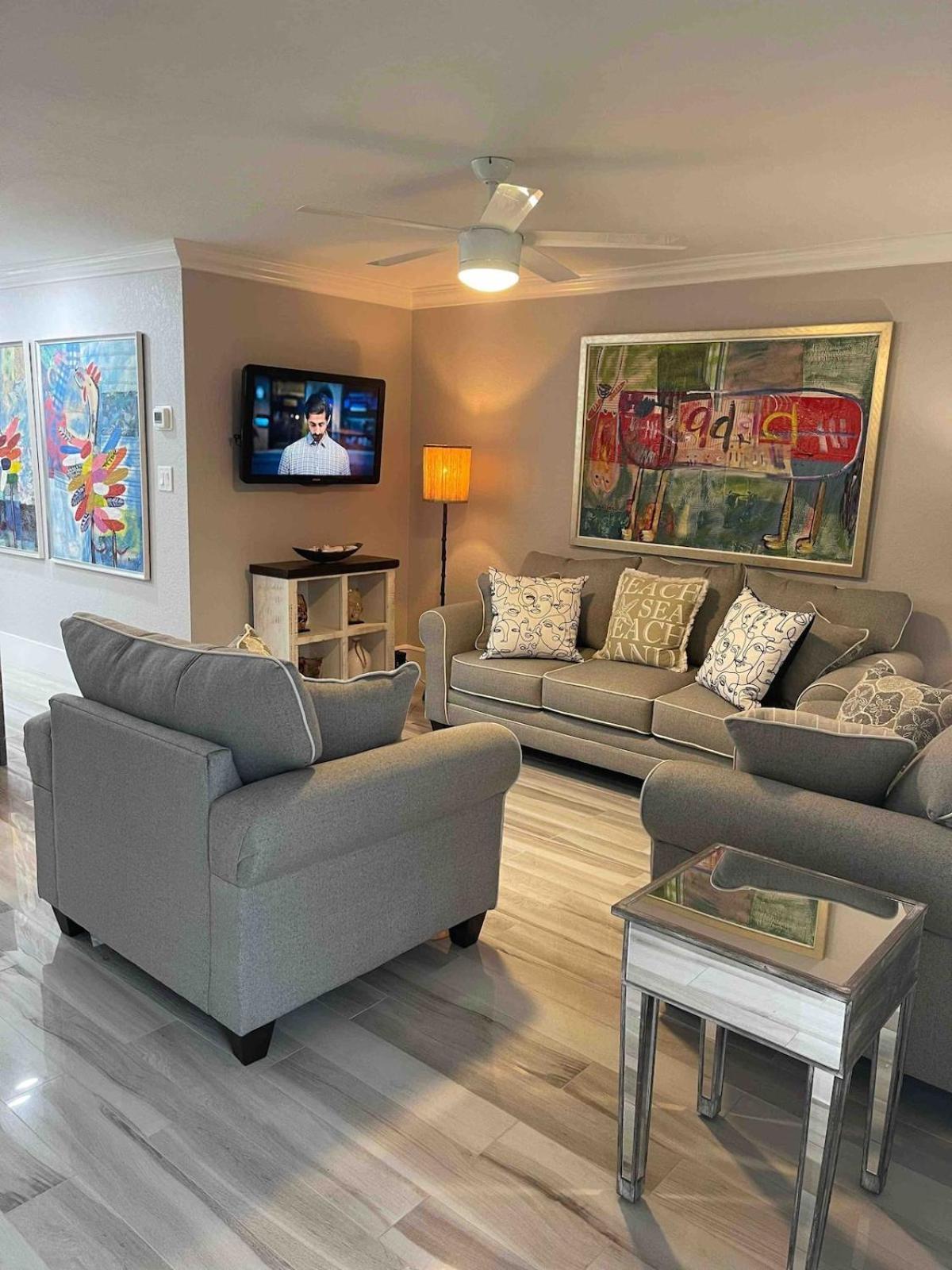 Apartment Private Just Steps To Beach! 4