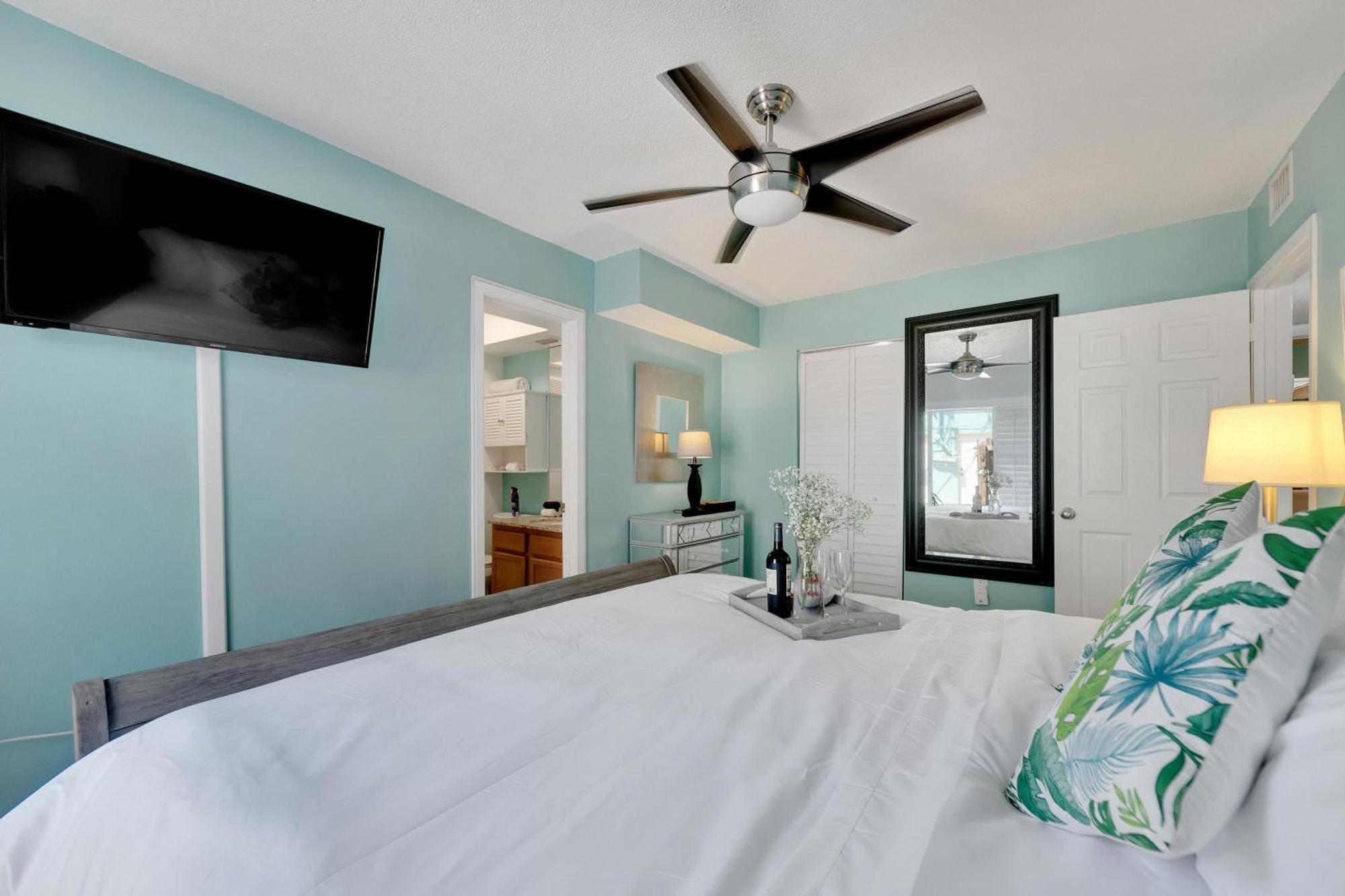 Newly Renovated 2 Beds 2 Baths In St Pete Holiday home
