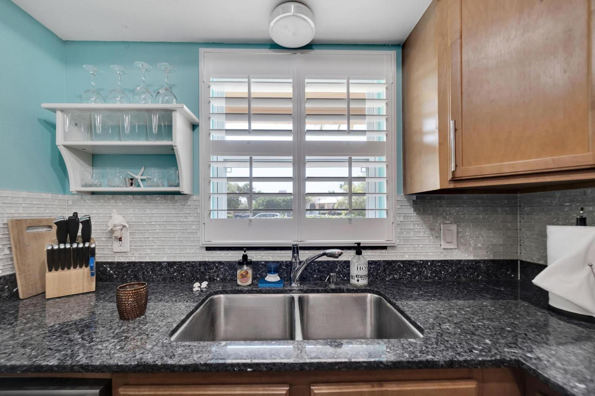 Newly Renovated 2 Beds 2 Baths In St Pete *