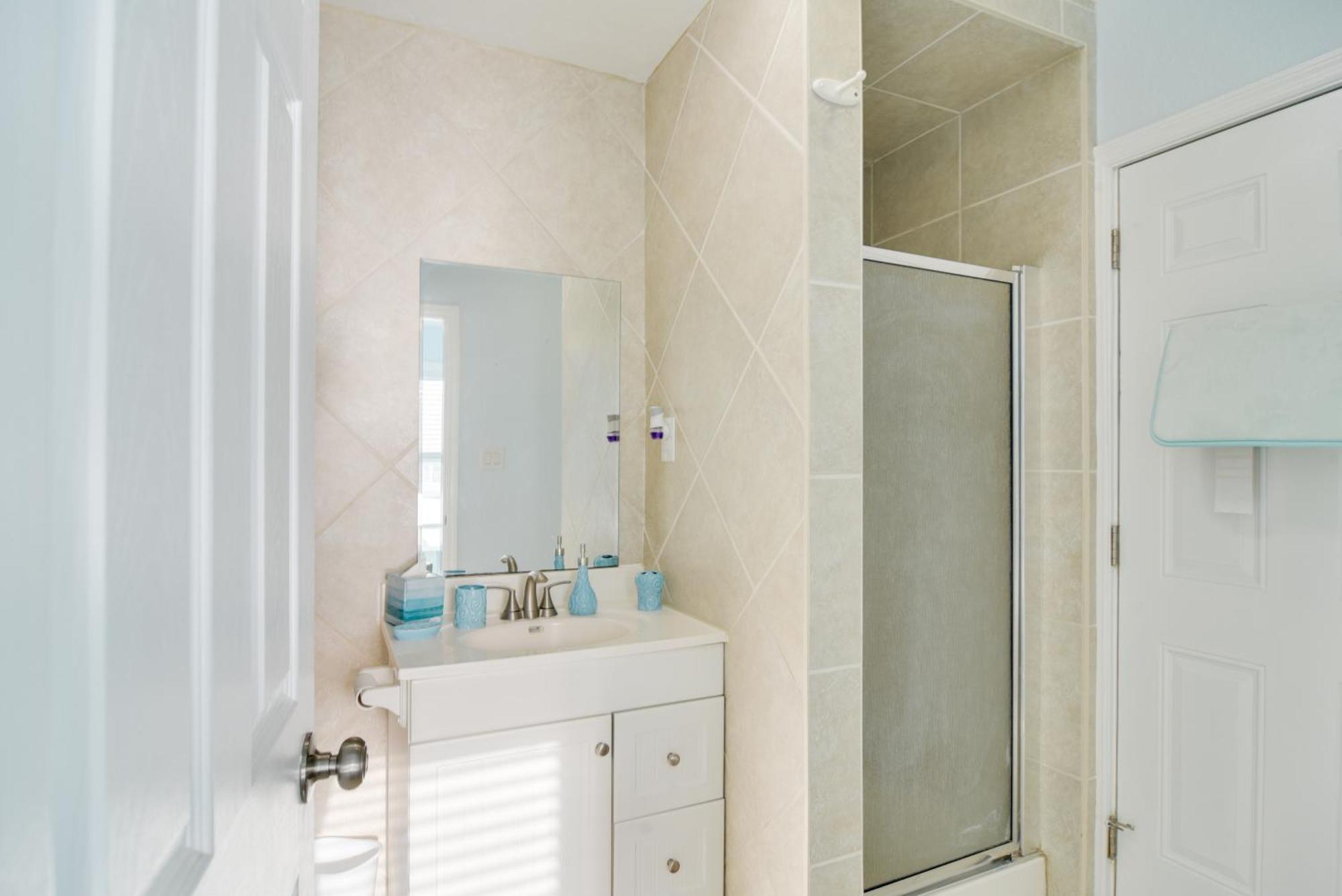 With Community Pool - Walk To Madeira Beach! Apartment St. Pete Beach
