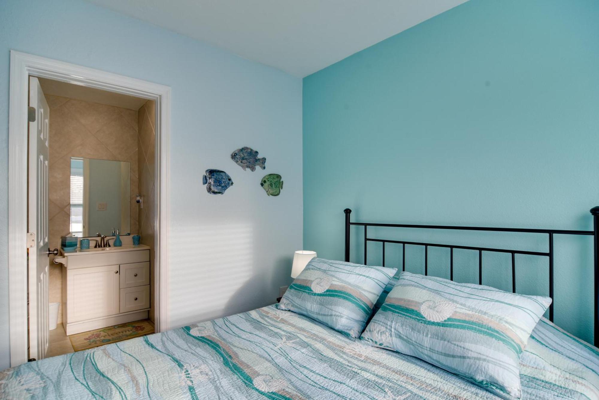 Apartment With Community Pool - Walk To Madeira Beach! *
