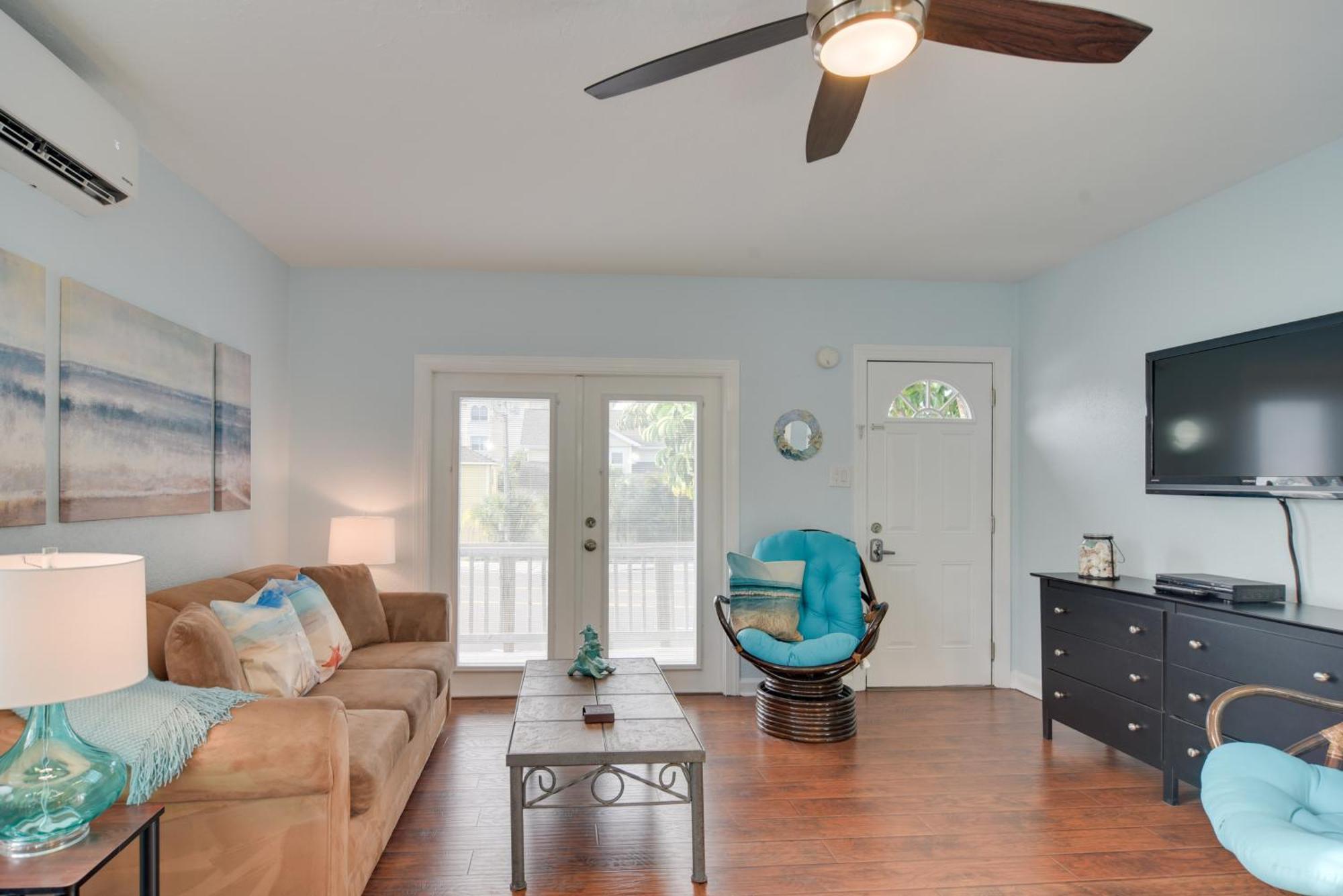 With Community Pool - Walk To Madeira Beach! Apartment St. Pete Beach