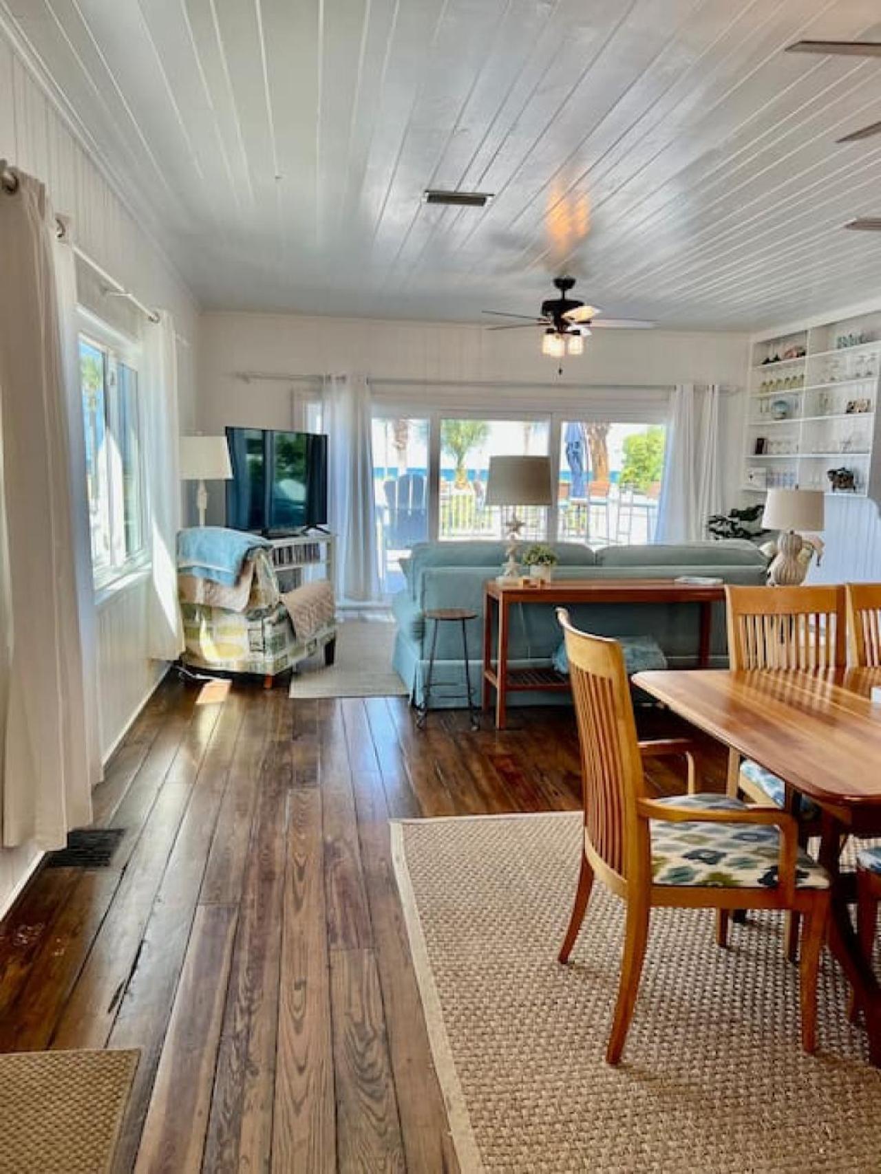 Holiday home Beachfront- Quaint Front House Pass A Grille *
