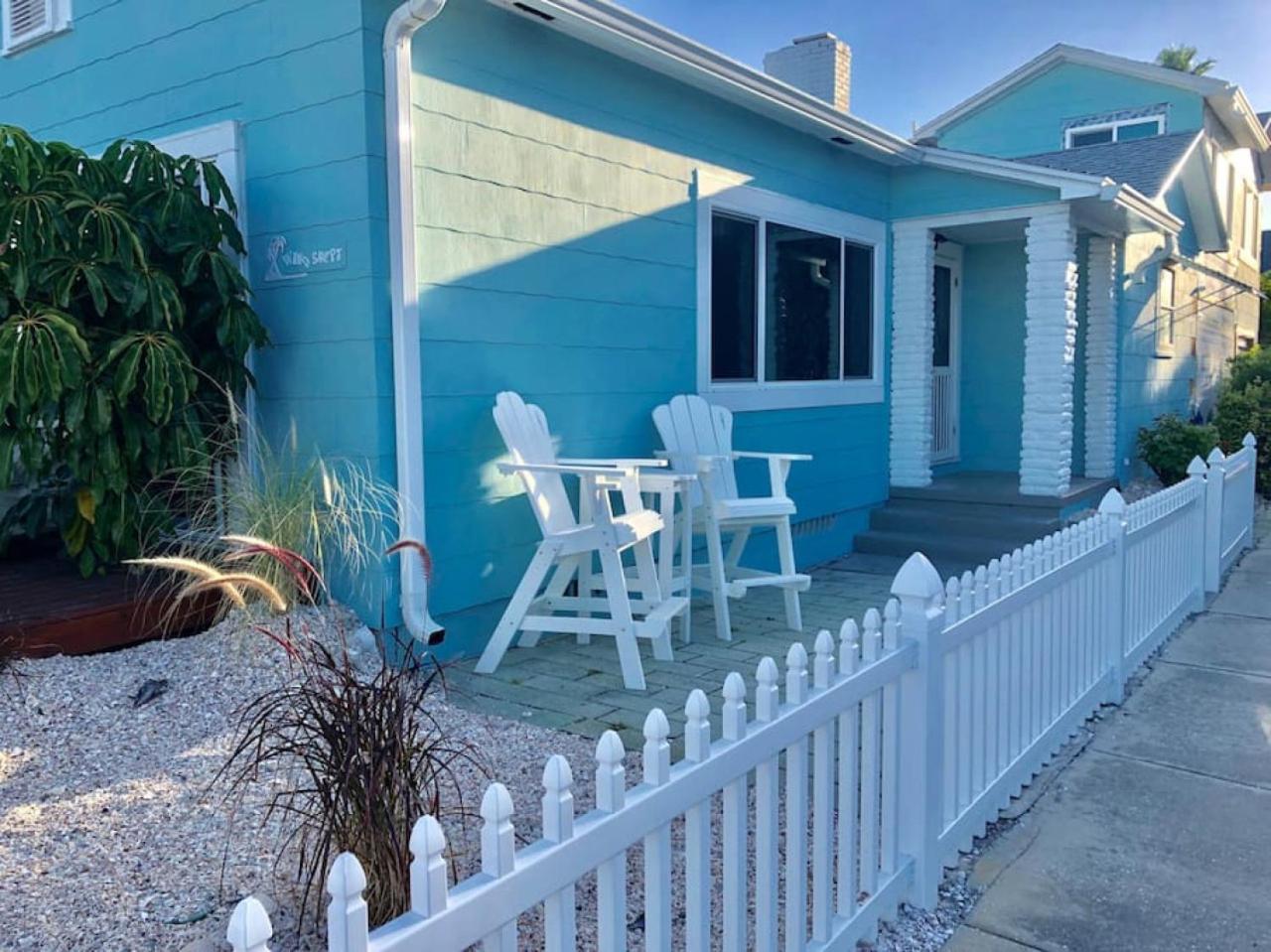 Beachfront- Quaint Front House Pass A Grille Holiday home St. Pete Beach