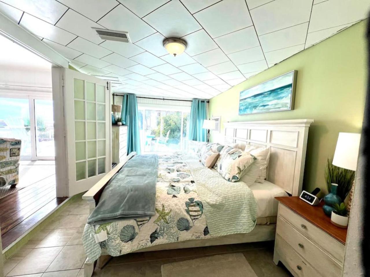 Holiday home Beachfront- Quaint Front House Pass A Grille St. Pete Beach