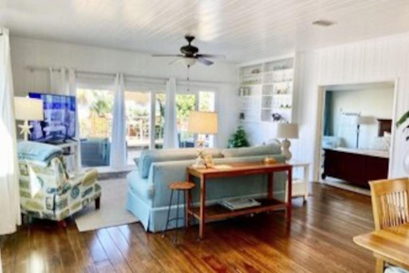 Beachfront- Quaint Front House Pass A Grille Holiday home