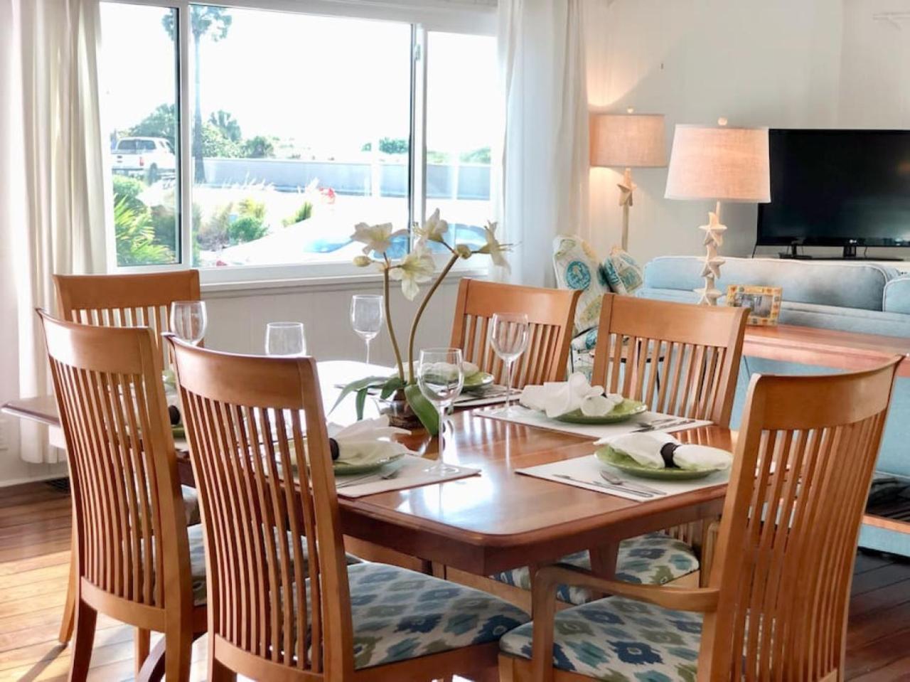 Beachfront- Quaint Front House Pass A Grille Holiday home *