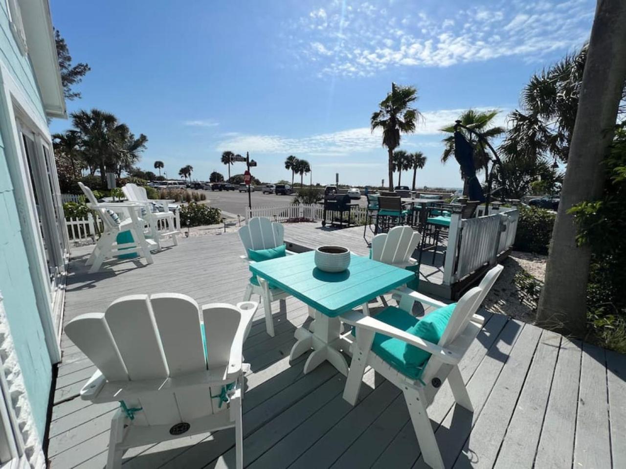Beachfront- Quaint Front House Pass A Grille Holiday home
