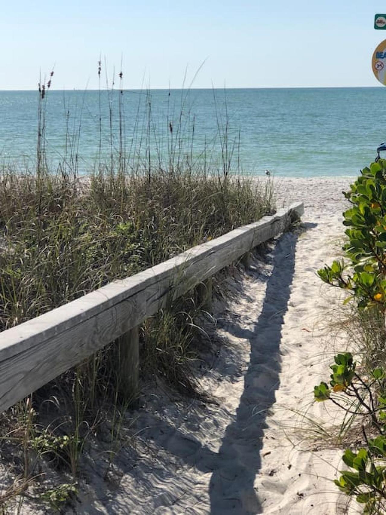 Beachfront- Quaint Front House Pass A Grille Holiday home St. Pete Beach
