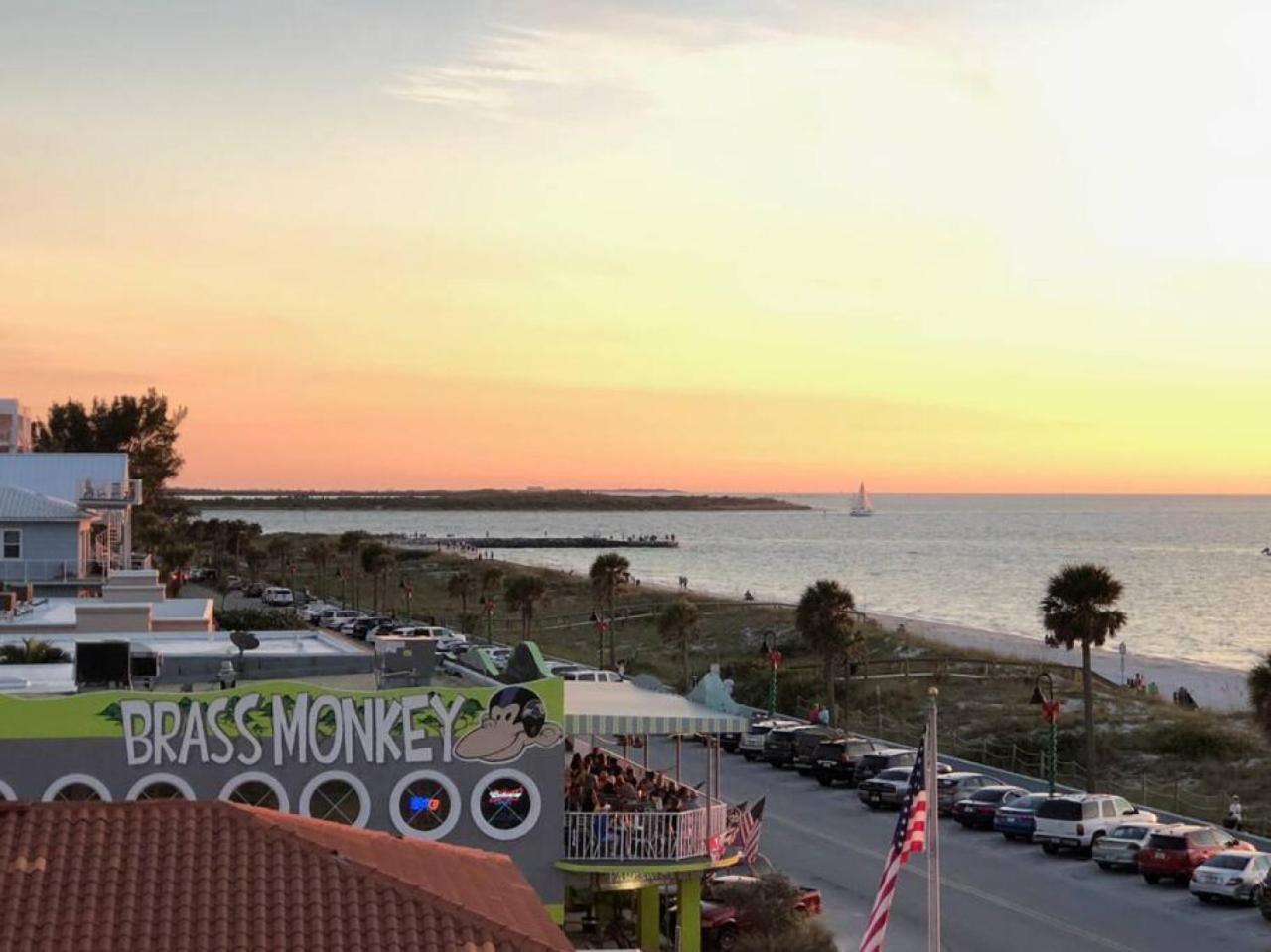 Country house Cottage- Pass A Grille- Steps To St. Pete Beach