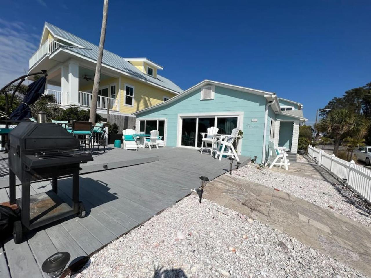 Beachfront- Quaint Front House Pass A Grille St. Pete Beach