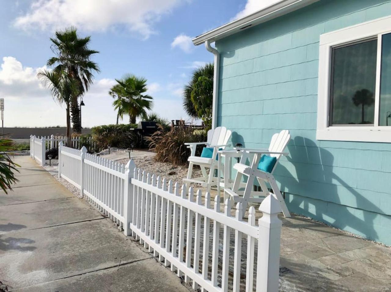 Beachfront- Quaint Front House Pass A Grille Holiday home St. Pete Beach
