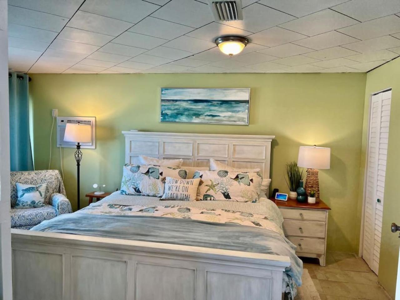 Holiday home Beachfront- Quaint Front House Pass A Grille