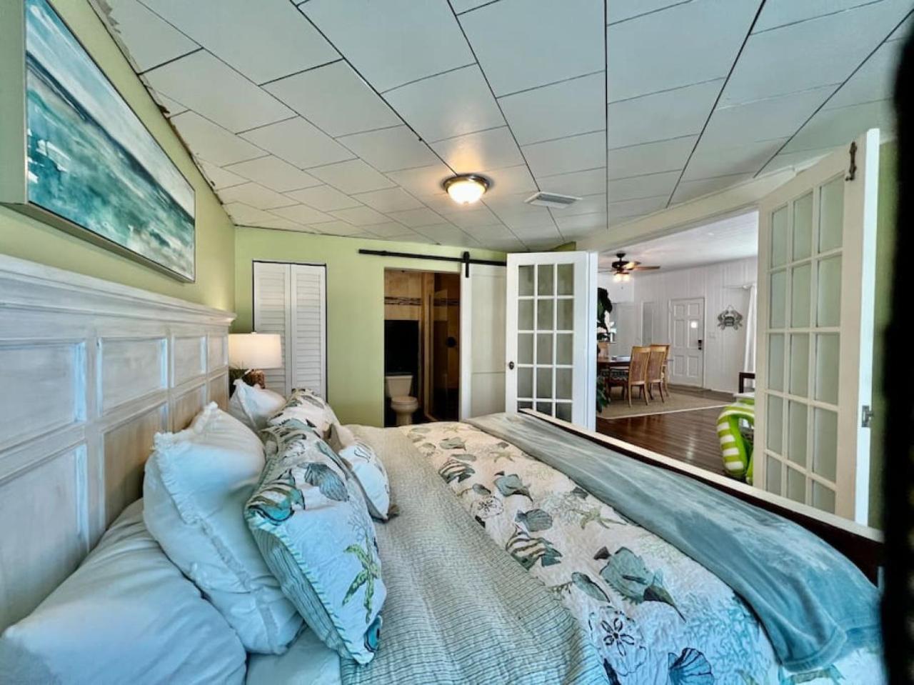 Beachfront- Quaint Front House Pass A Grille