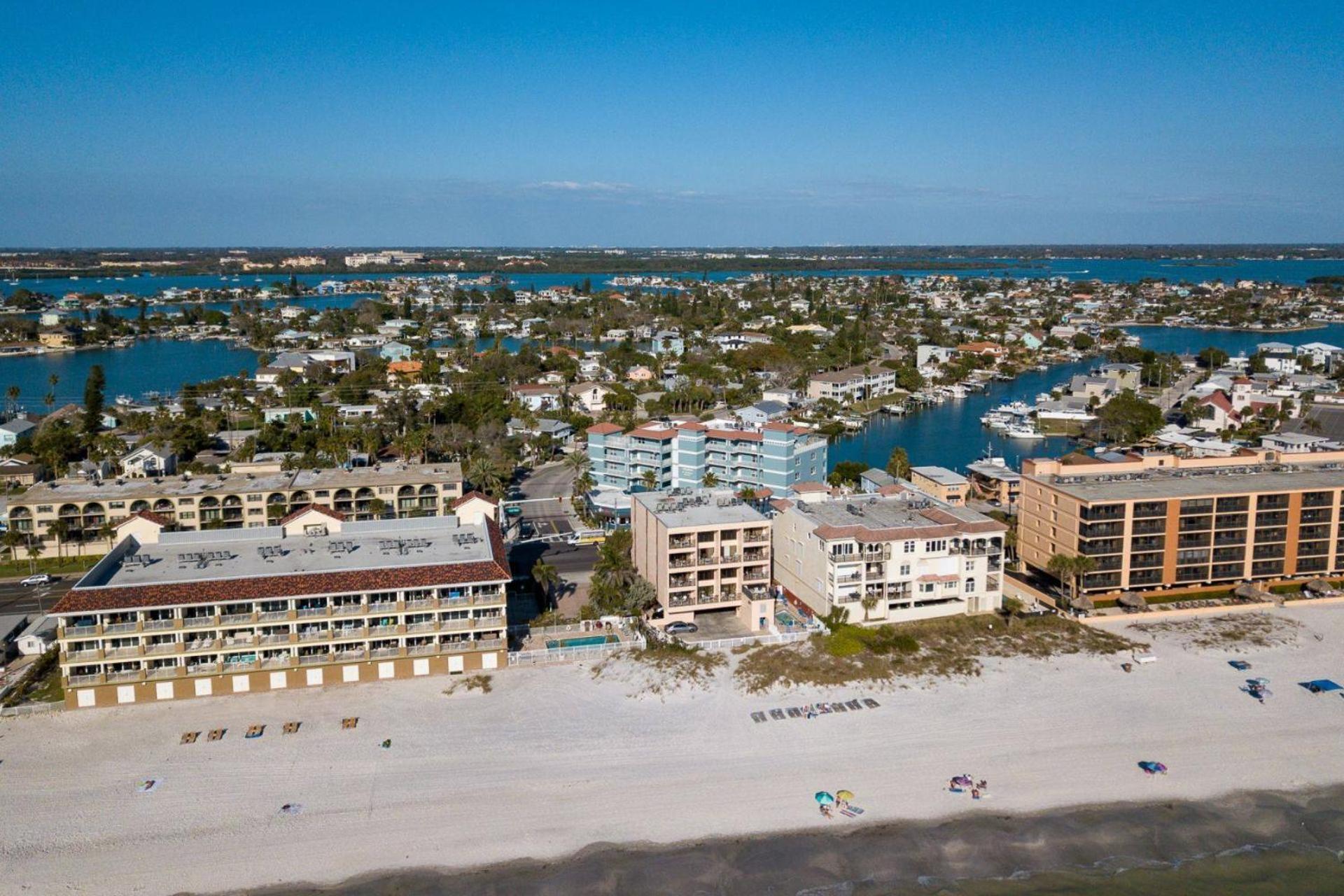 303 - Skyline - The Perky Pelican Holiday home St. Pete Beach