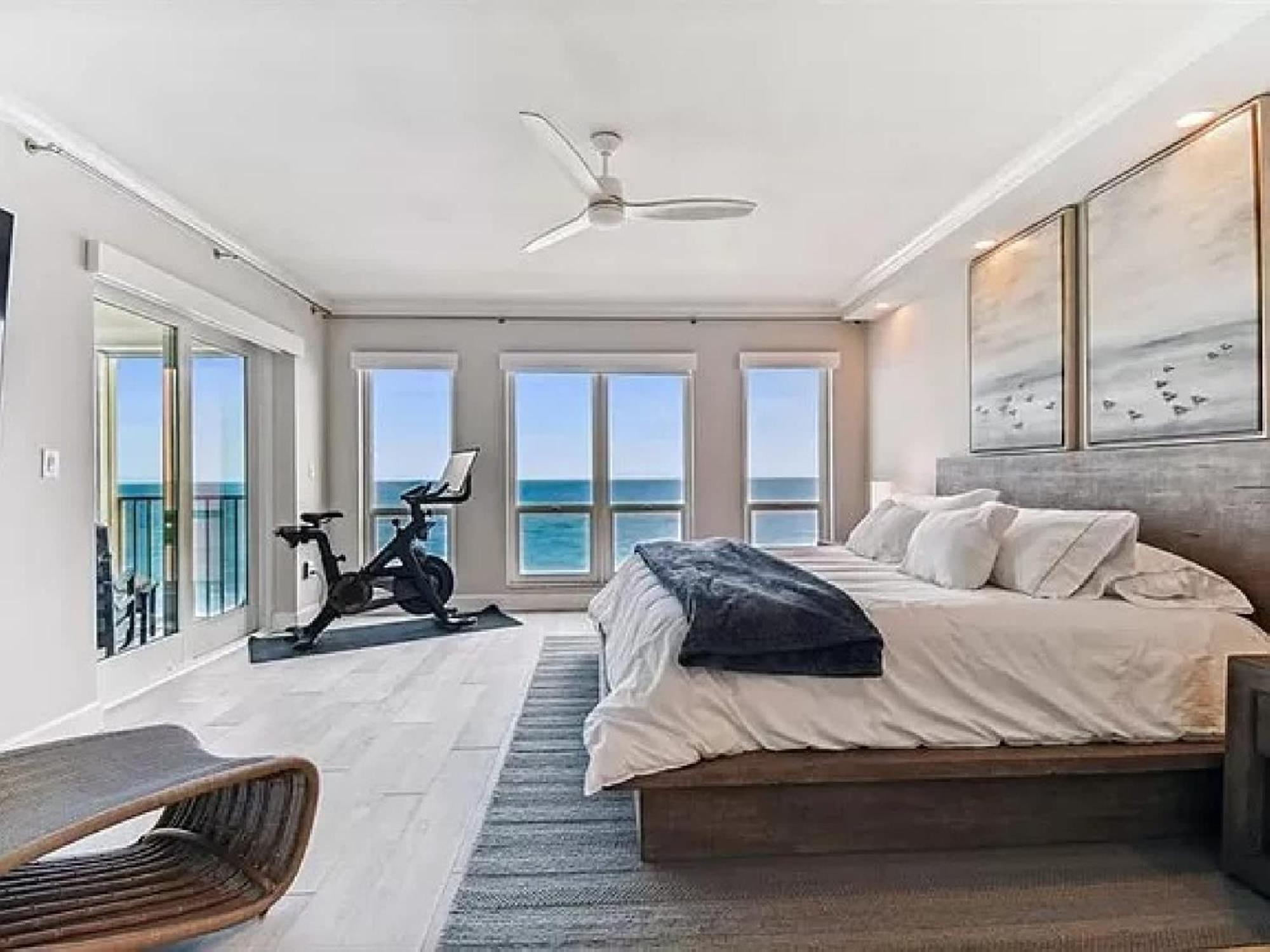 Relaxing Beachfront In North Redington