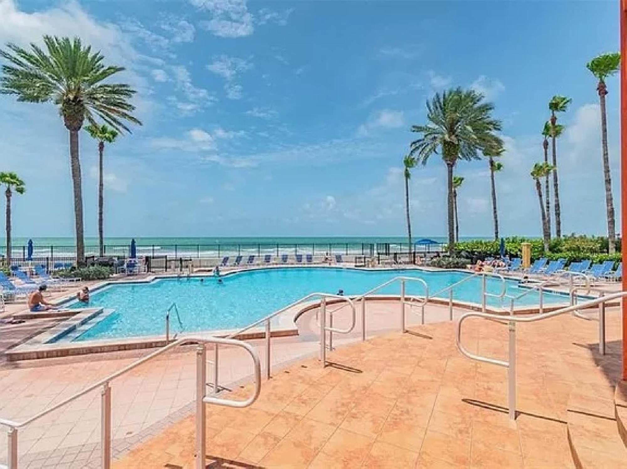 Relaxing Beachfront In North Redington *